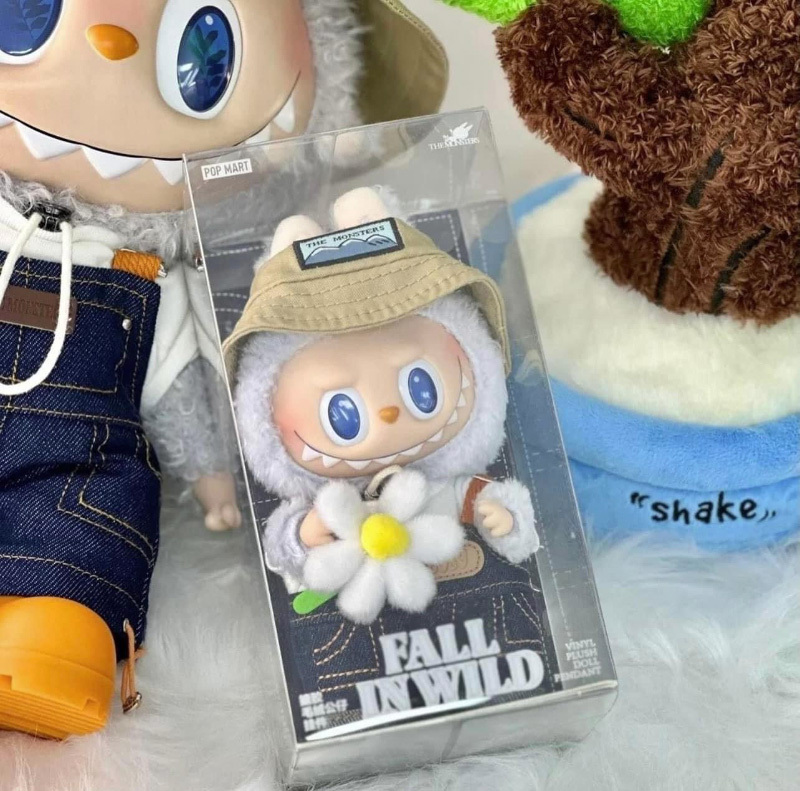 POP MART The Monsters Labubu 春天野在家搪膠毛絨 吊飾公仔 17cm / 40cm