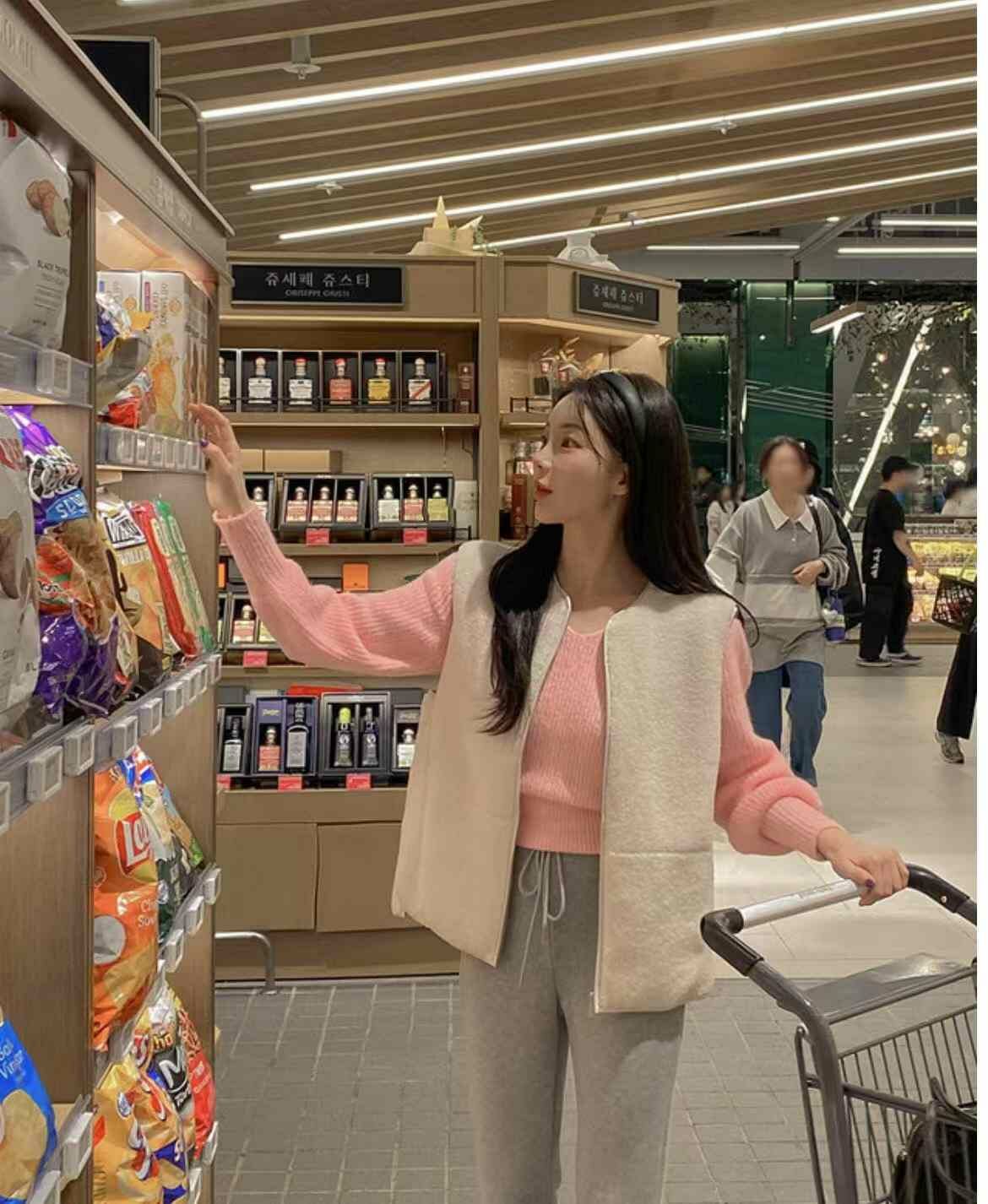 (現貨) 極簡拼接拉鍊毛毛背心 ❘ 25J15