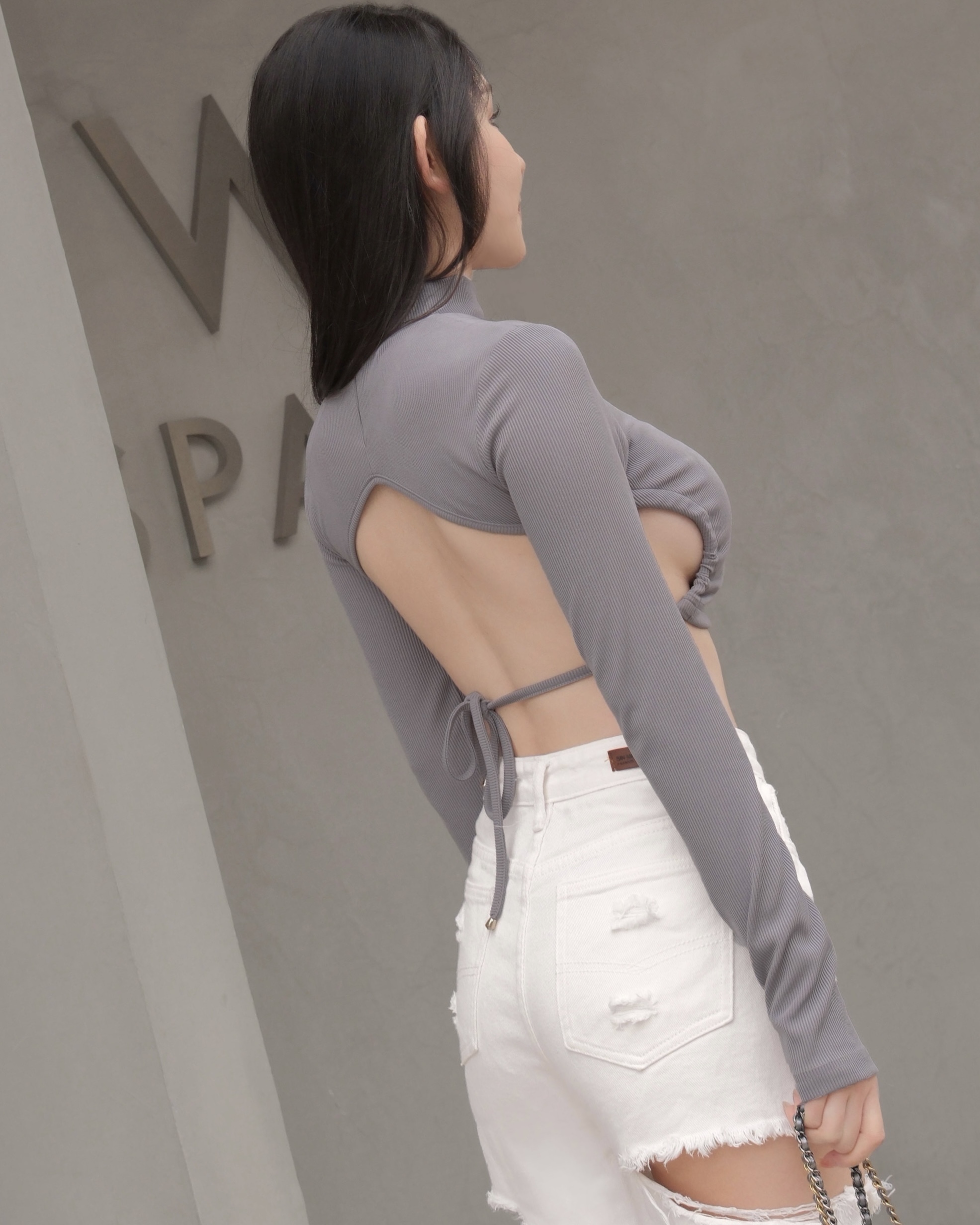 訂製-性感美背綁帶坑條上衣