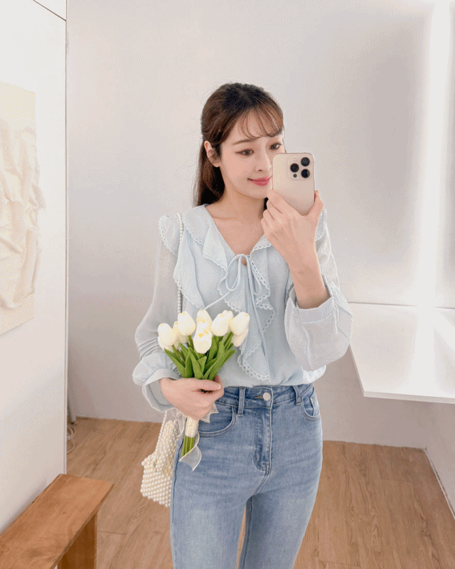 LINA LINA清新優美緹花荷葉滾邊壓摺綁結上衣-柔美藍