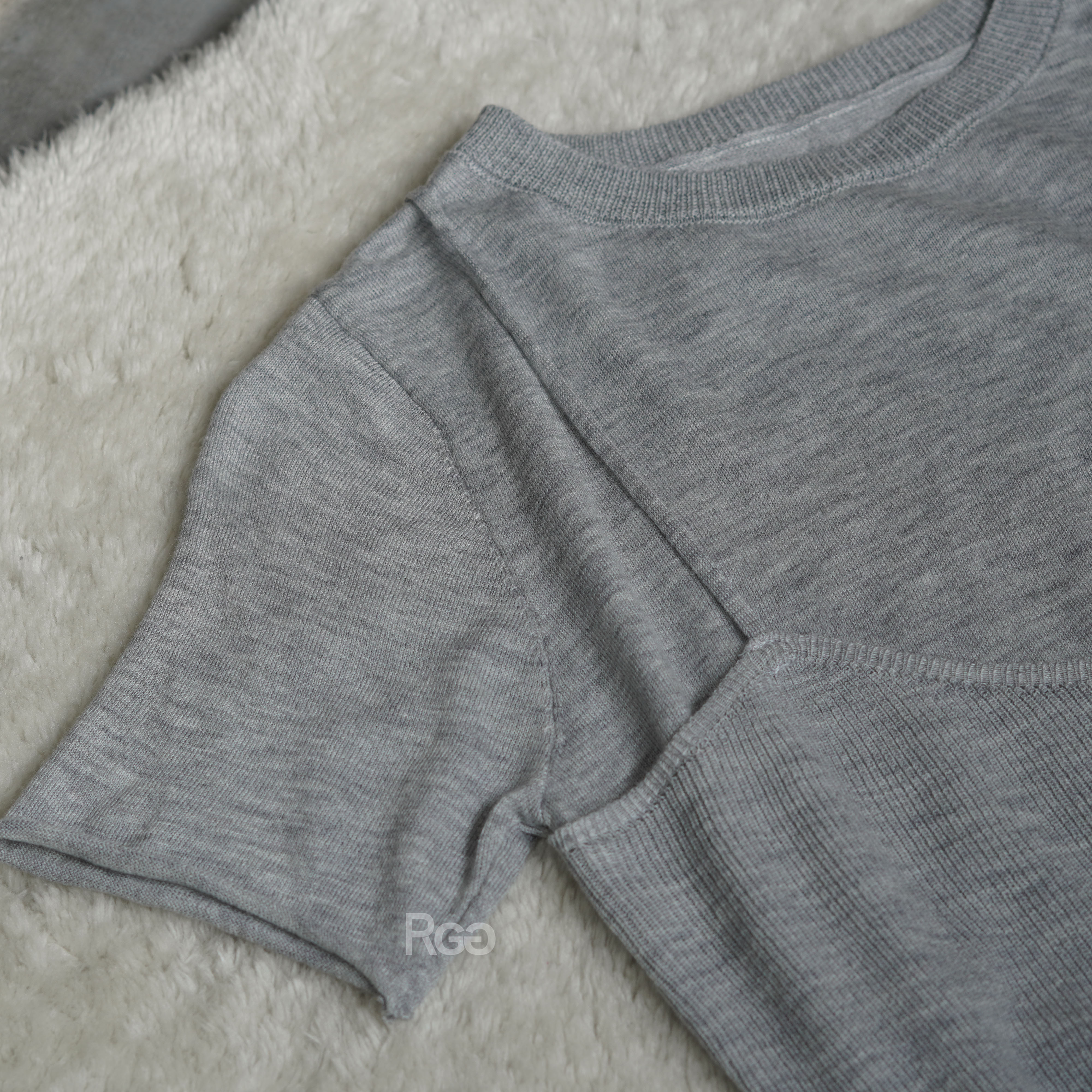 #6023 設計感兩件式針織短T淺灰袖口細節照