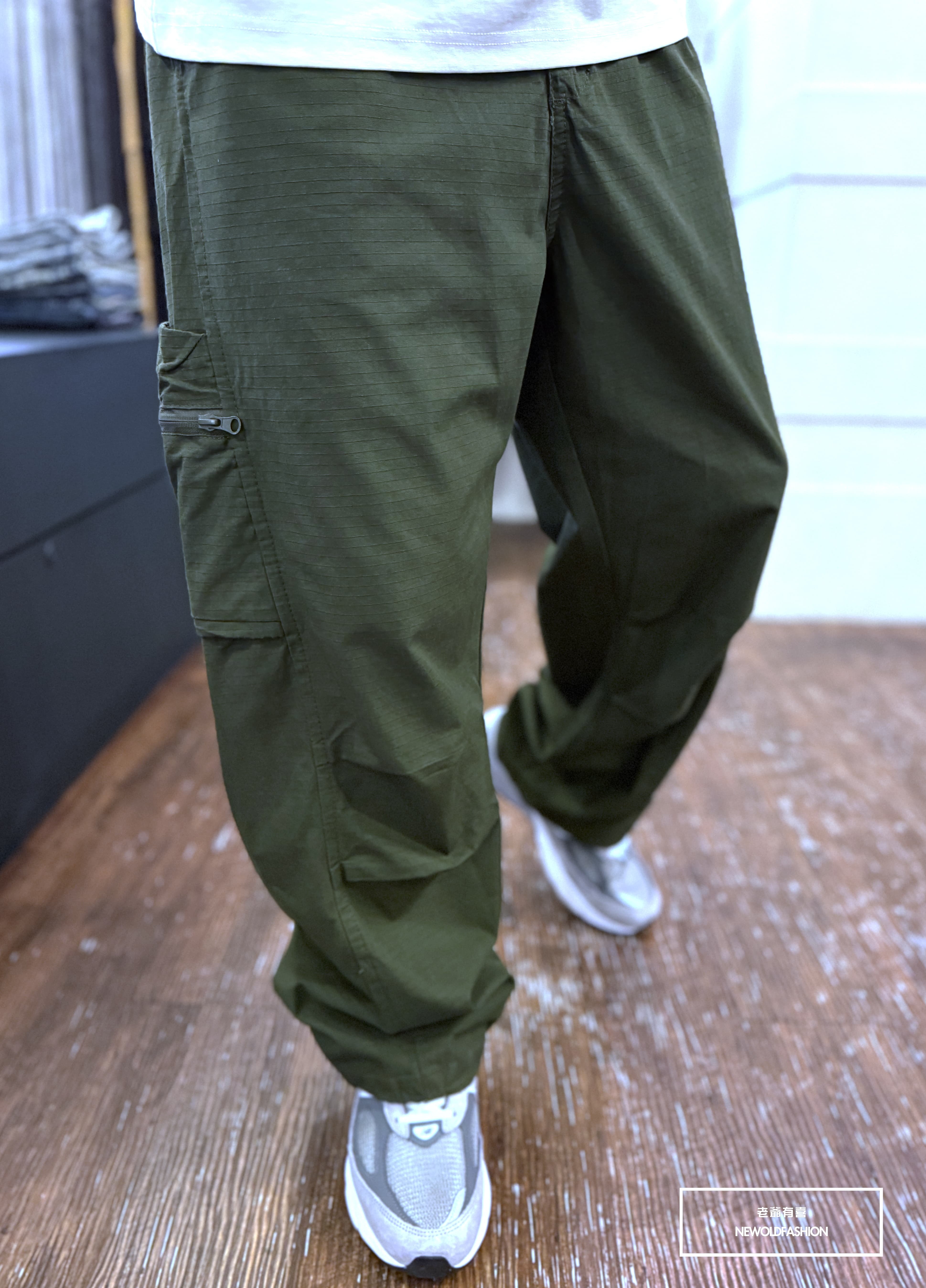 『新品上市』重磅雙側拉鍊口袋工裝寬褲-軍綠(NOF25029004)
