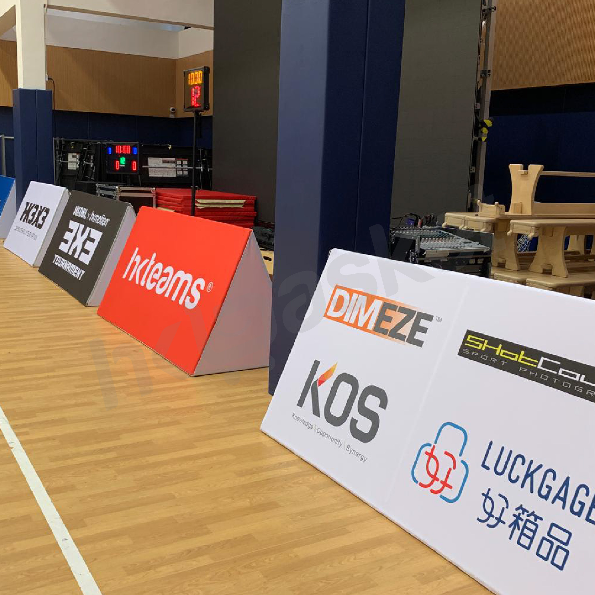 [租用] HKteams 體育賽事比賽 三角A字板廣告圍板 - SRGAB