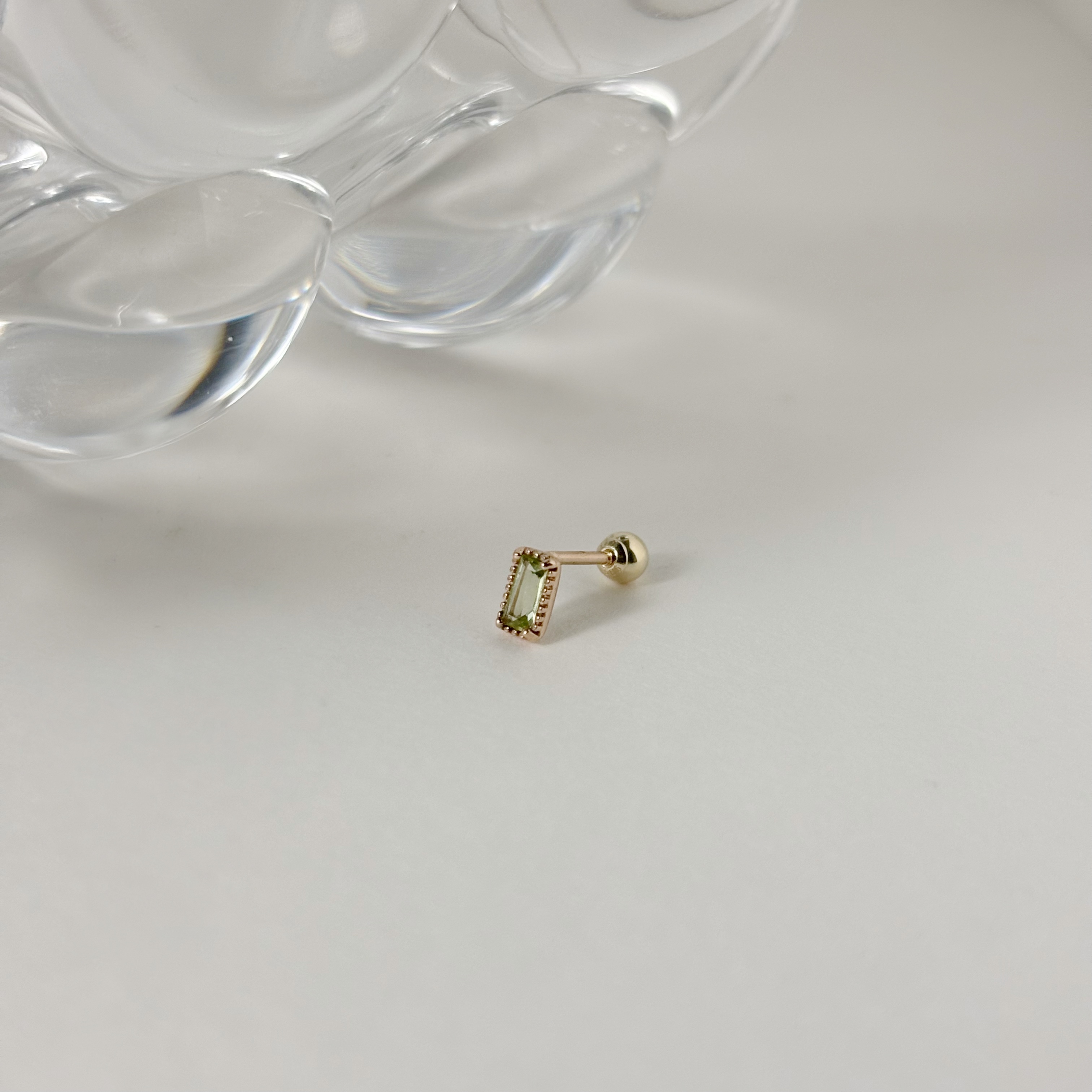 14K爪鑲細方橄欖石轉珠耳環