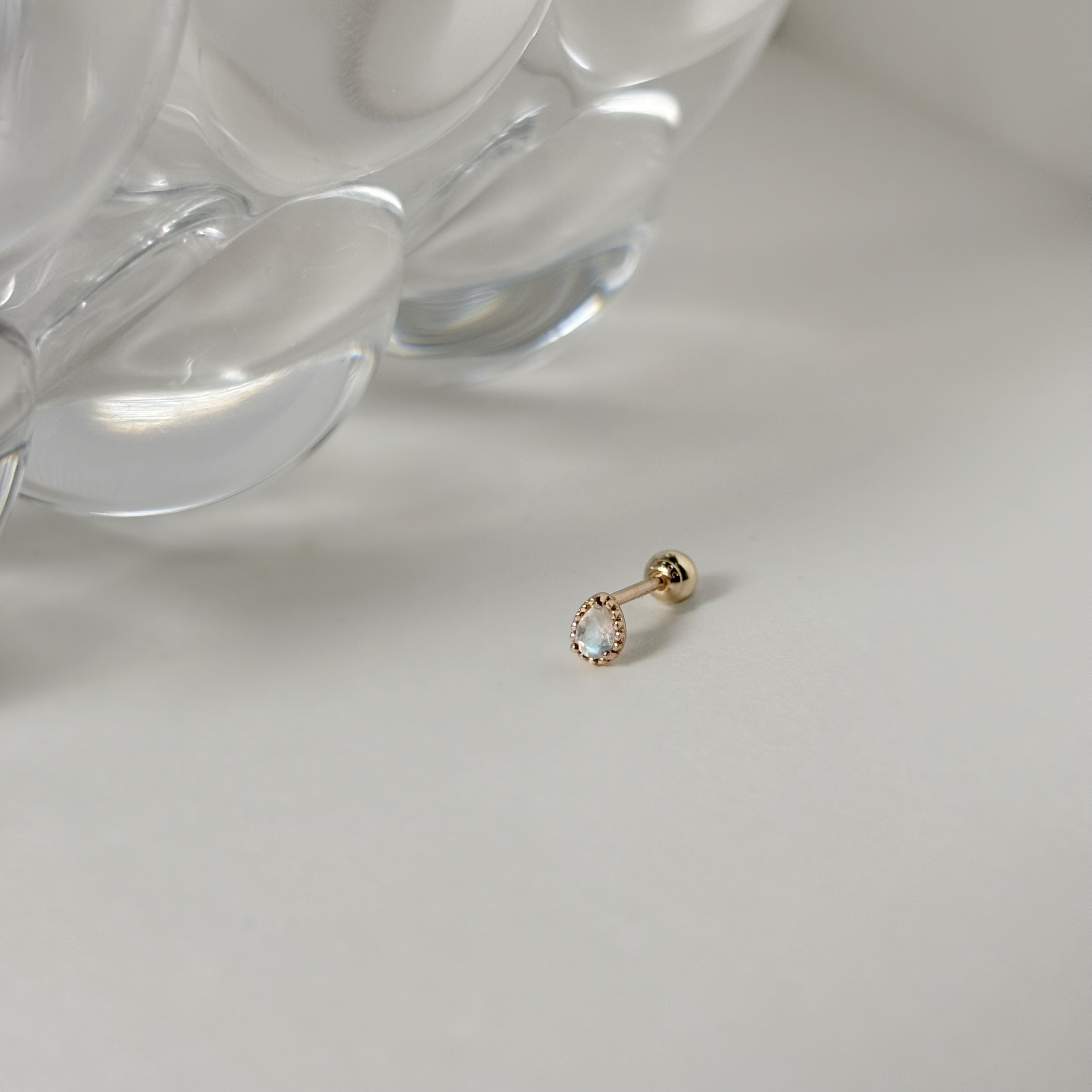 14K爪鑲小水滴月光石轉珠耳環