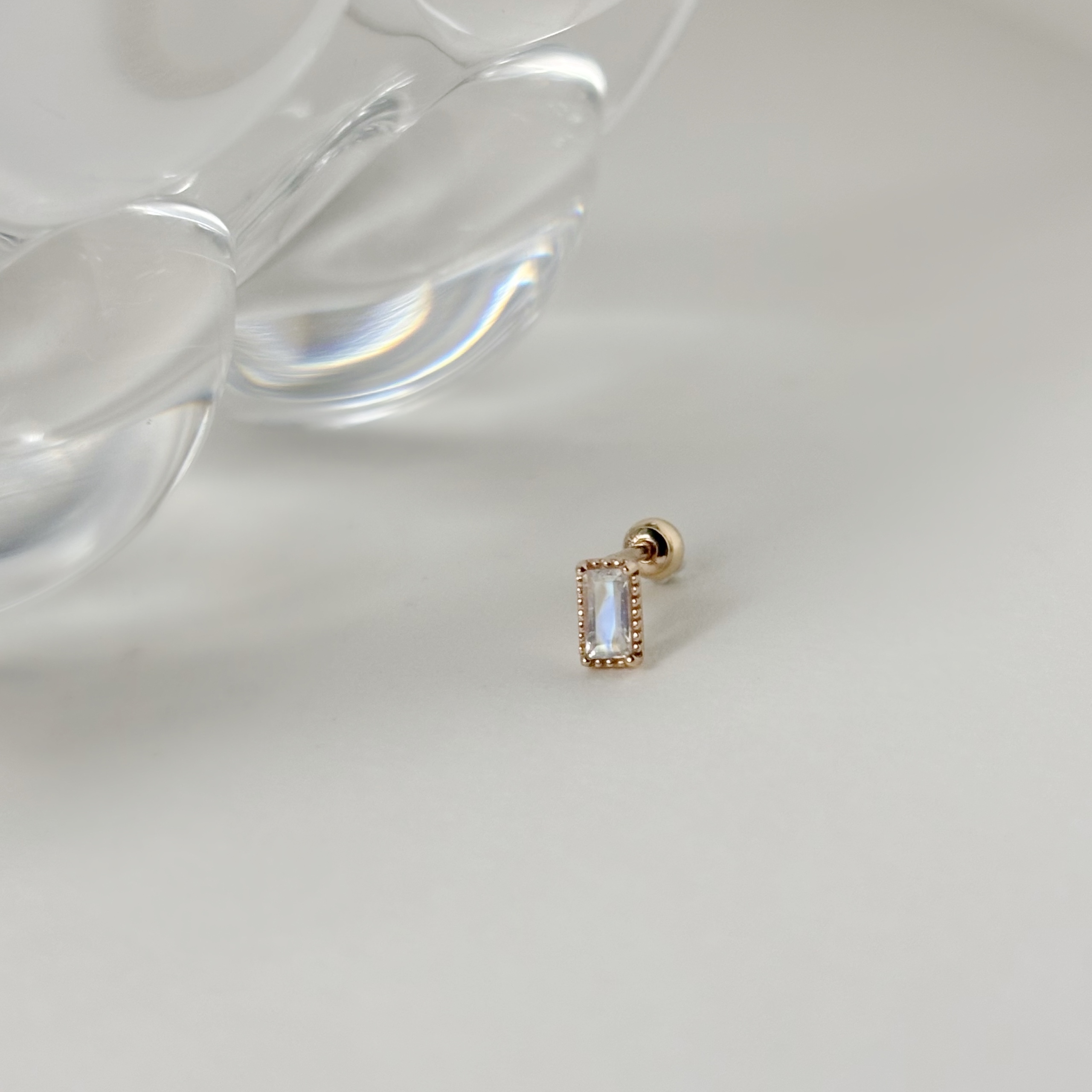 14K爪鑲細方月光石轉珠耳環