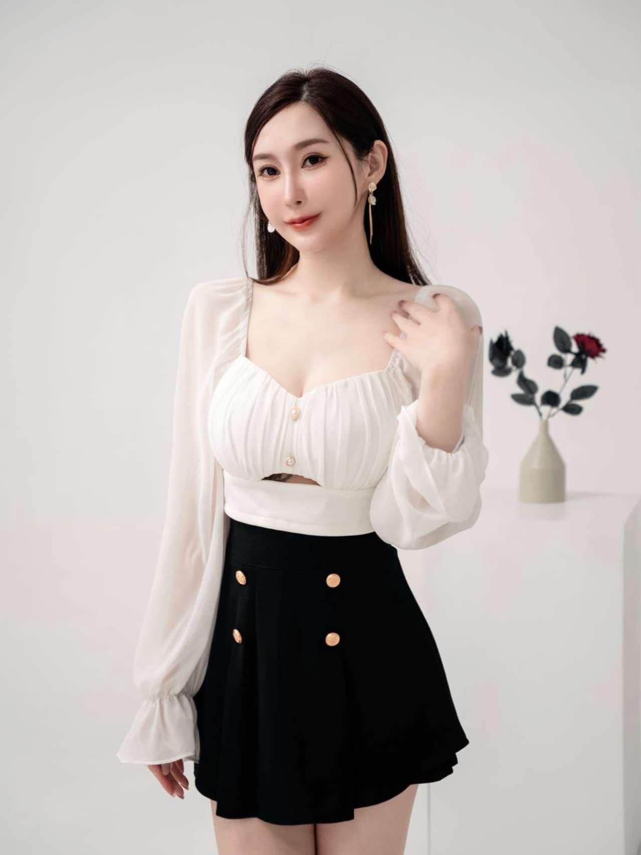 獨家訂製🤍珍珠雪紡抓皺鏤空上衣(白色S/M有罩杯）