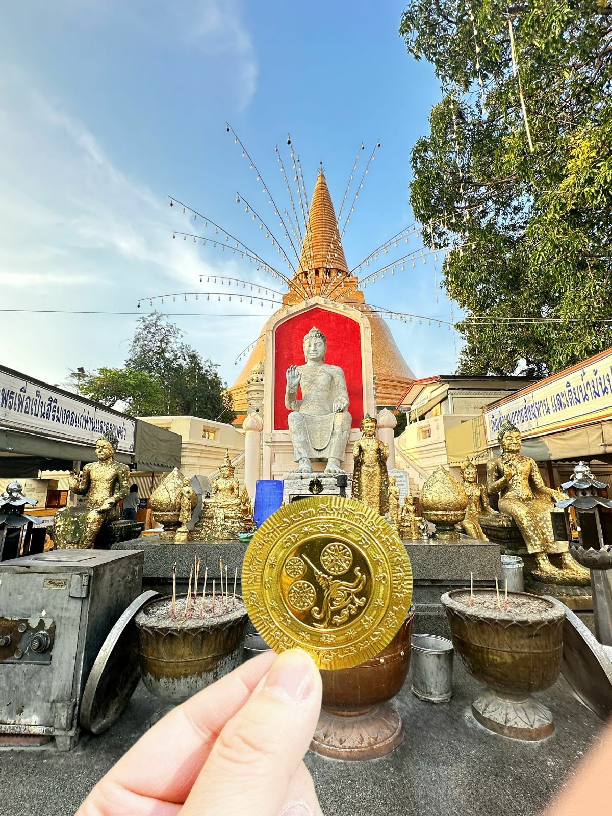 隨貼興旺 阿贊濕大師 供請 招來億萬黃金的天眼徽章