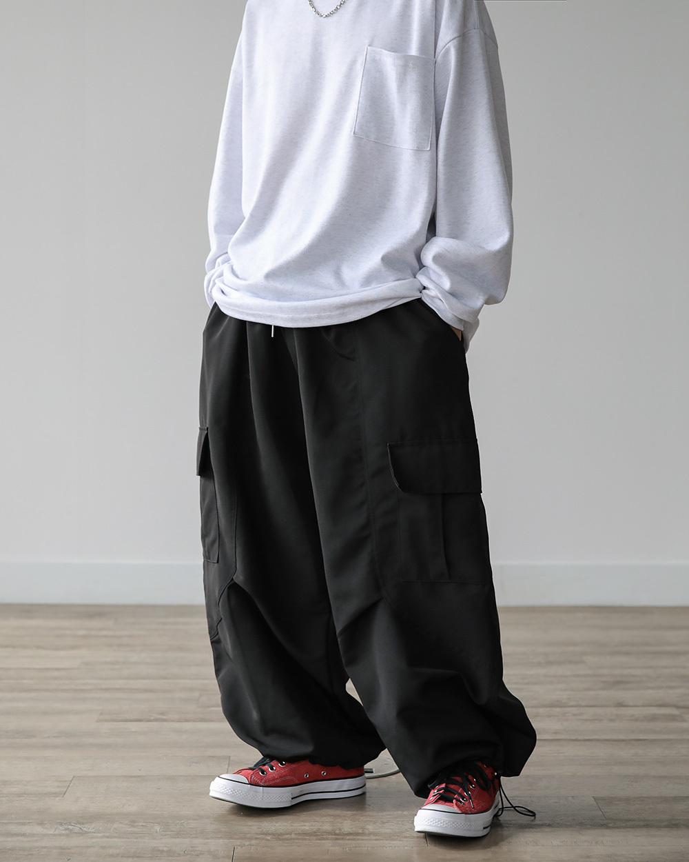 寬鬆波浪褶皺尼龍工裝褲