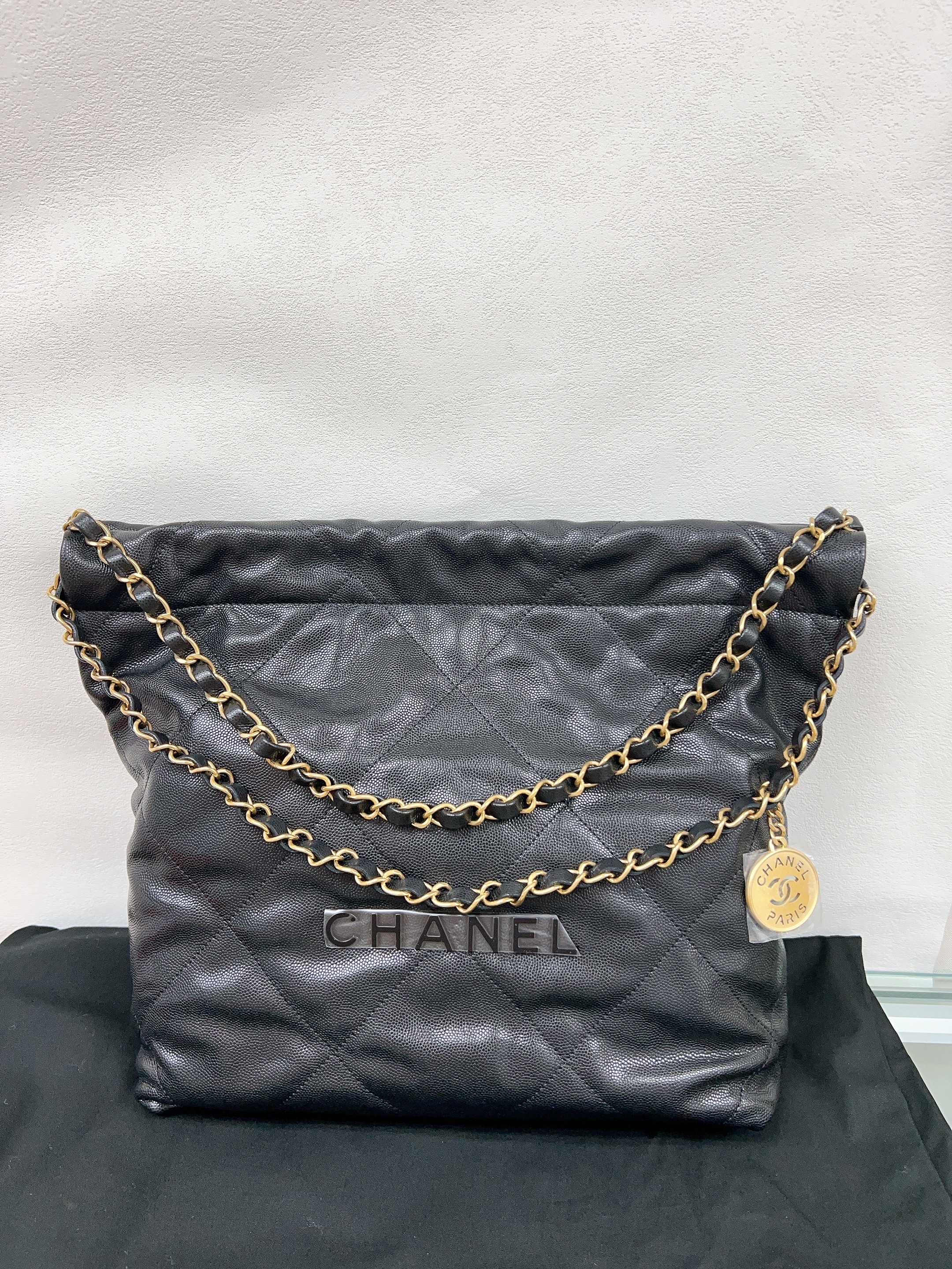 *Unused* Chanel 22 bag small (black caviar)