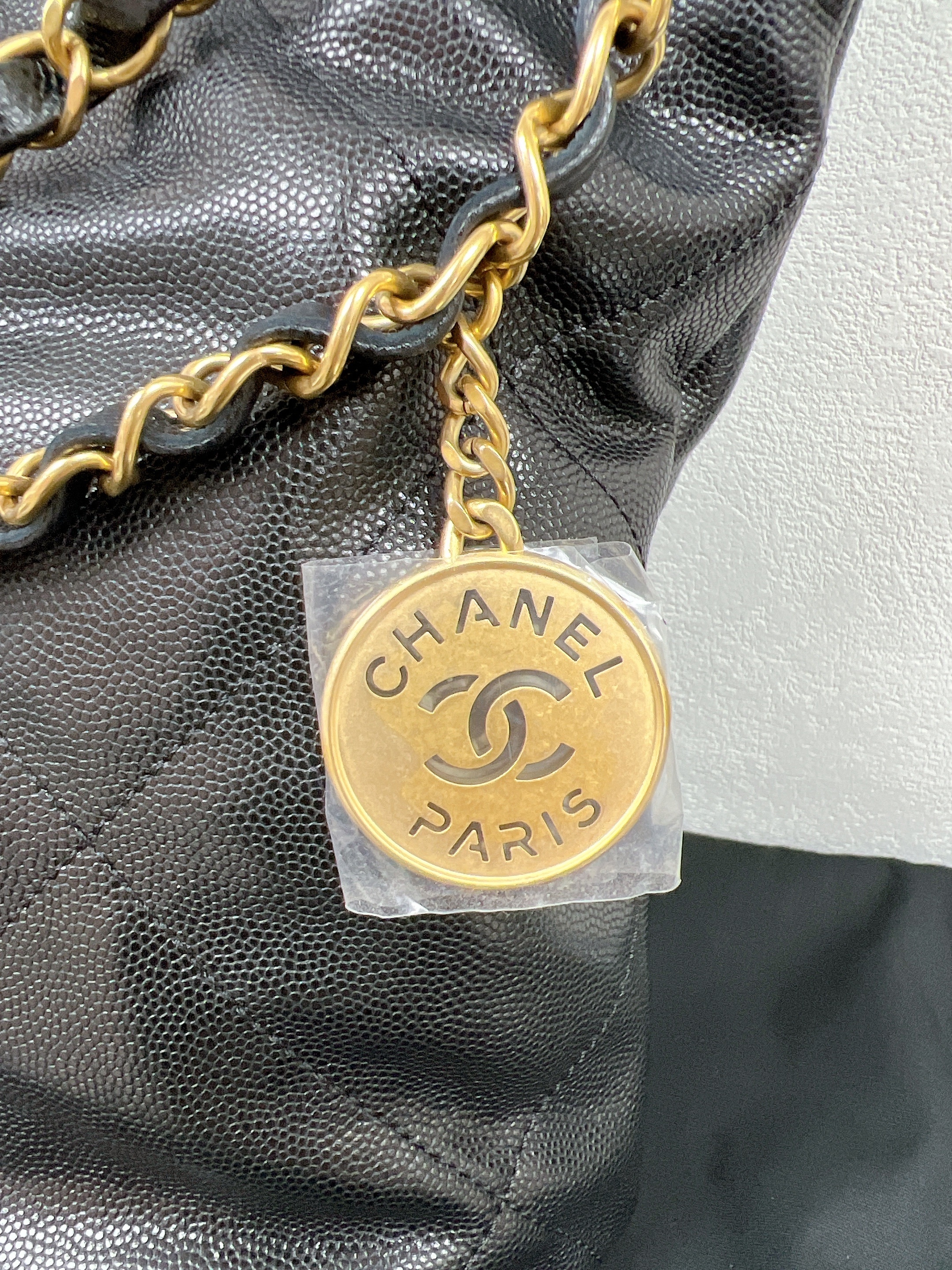 *Unused* Chanel 22 bag small (black caviar)