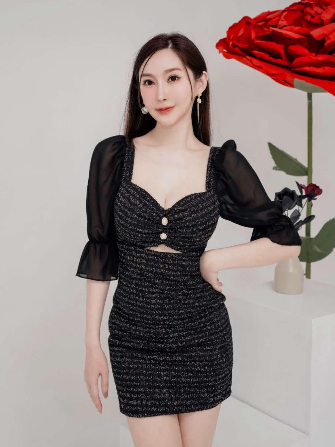獨家🤍小香風毛呢珍珠鏤空包臀洋裝（黑色均碼）