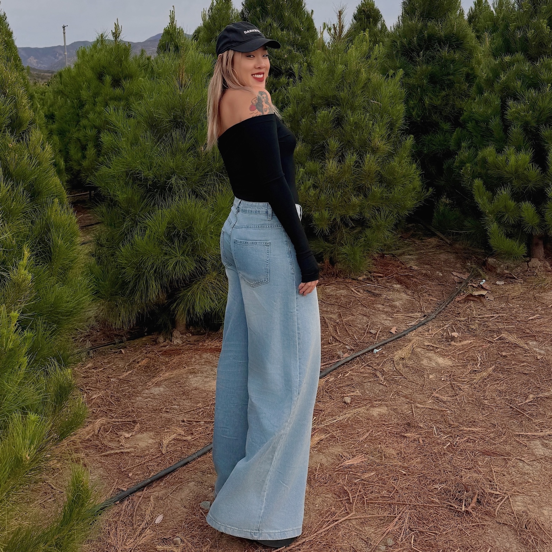 版型好美🩶淺藍刷色牛仔寬褲