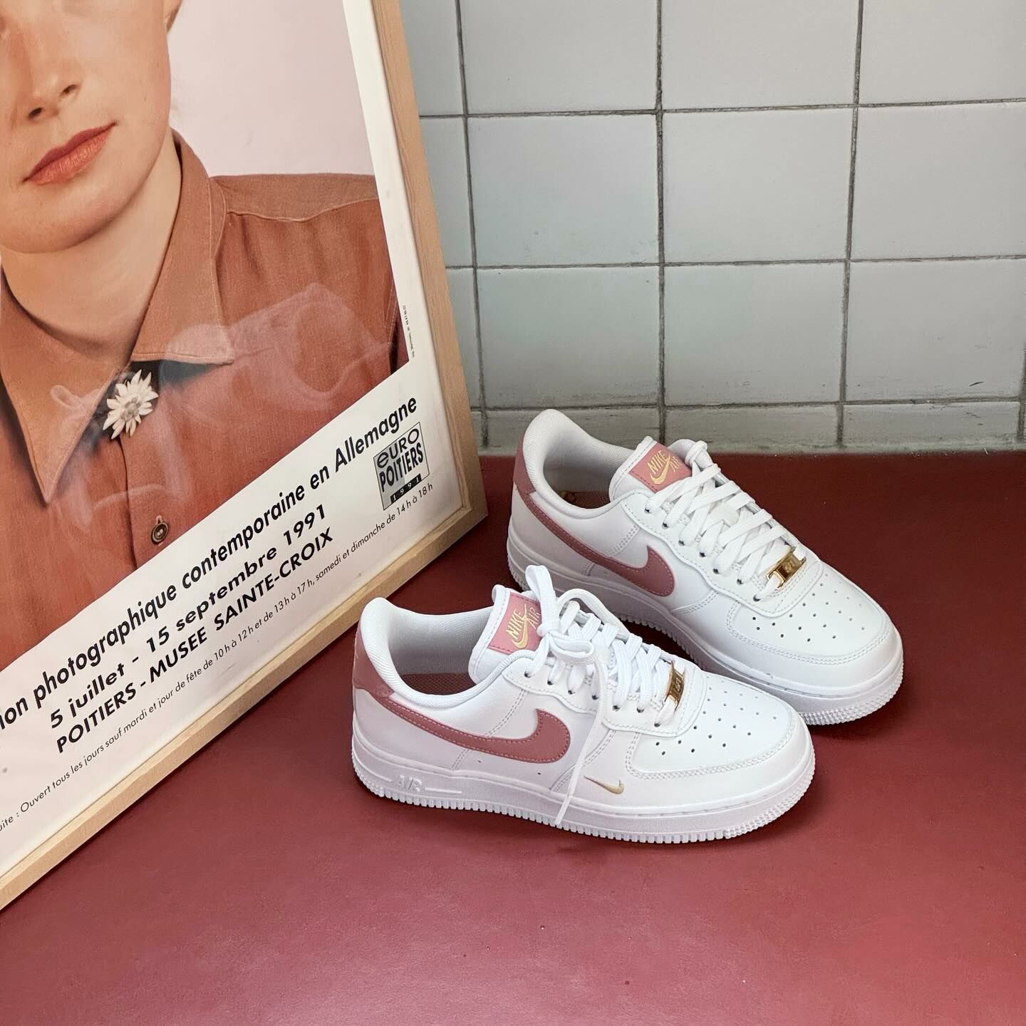 Nike Air Force 1 ESS 乾燥玫瑰 粉色 刺繡 小金勾 AF1 CZ0270-103