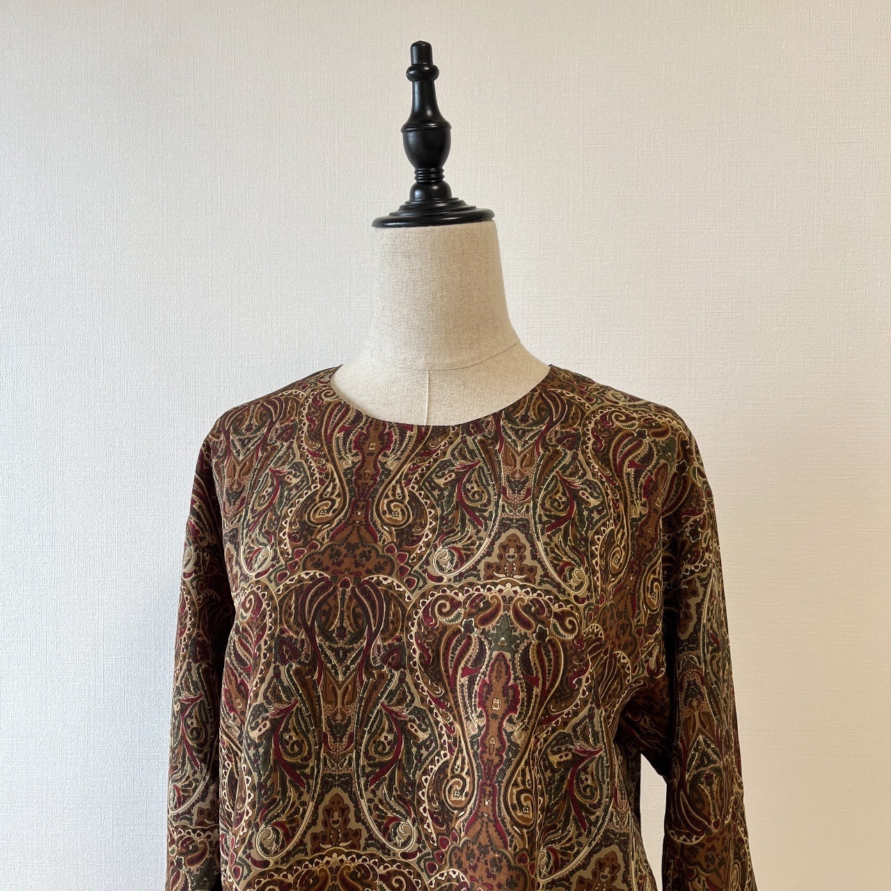大地色系圓領腰果花圖案古著上衣