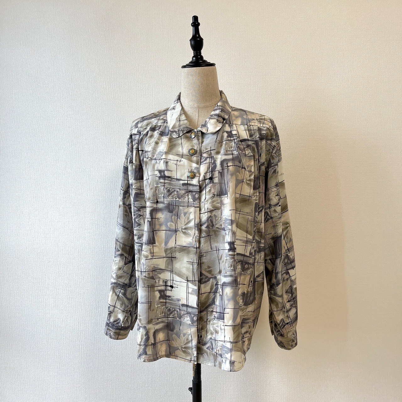 灰白混色塗鴉圖案古著上衣