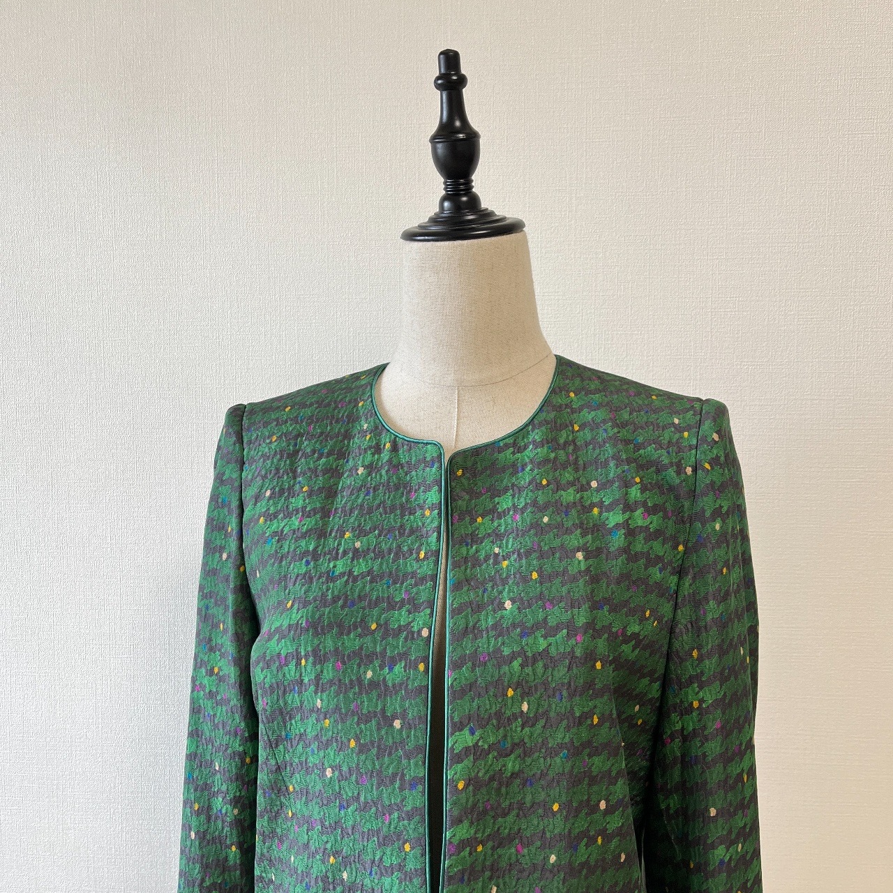 綠色波浪圖案拼七彩波點薄外套