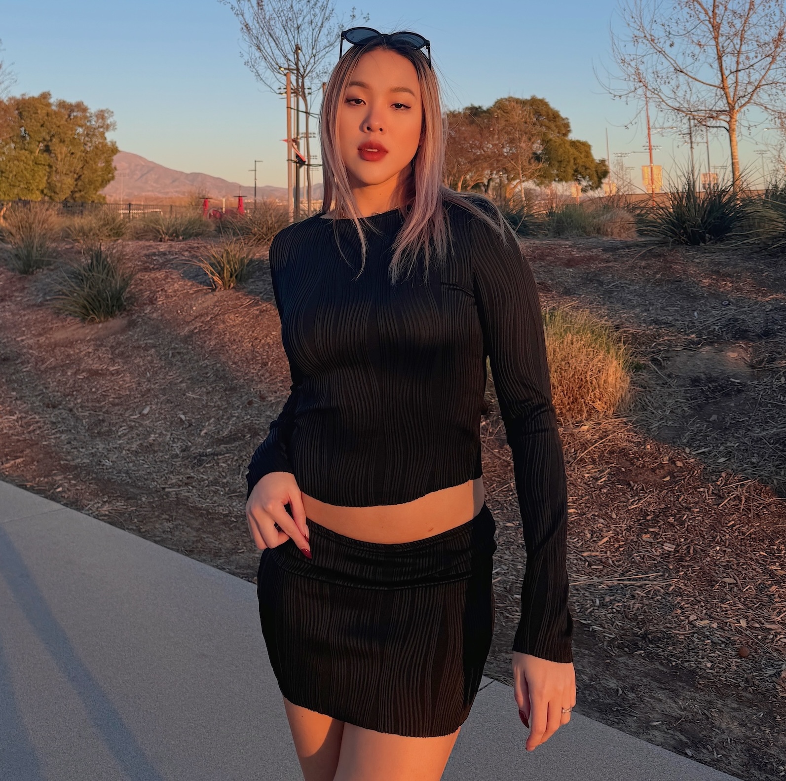 美式波紋黑短裙套裝