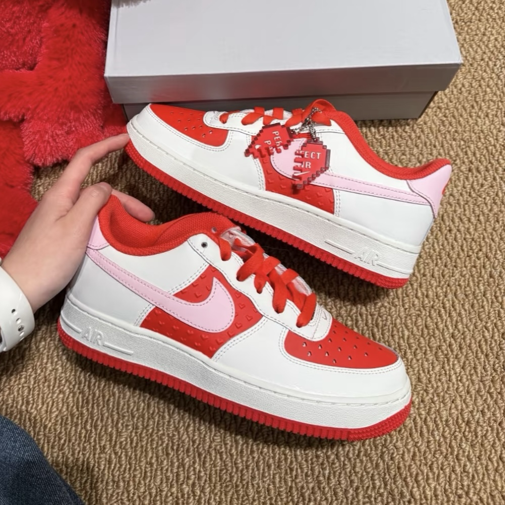 Nike Air Force 1 BG 情人節 白紅 粉勾 愛心 透氣 皮革 AF1 休閒鞋 女鞋