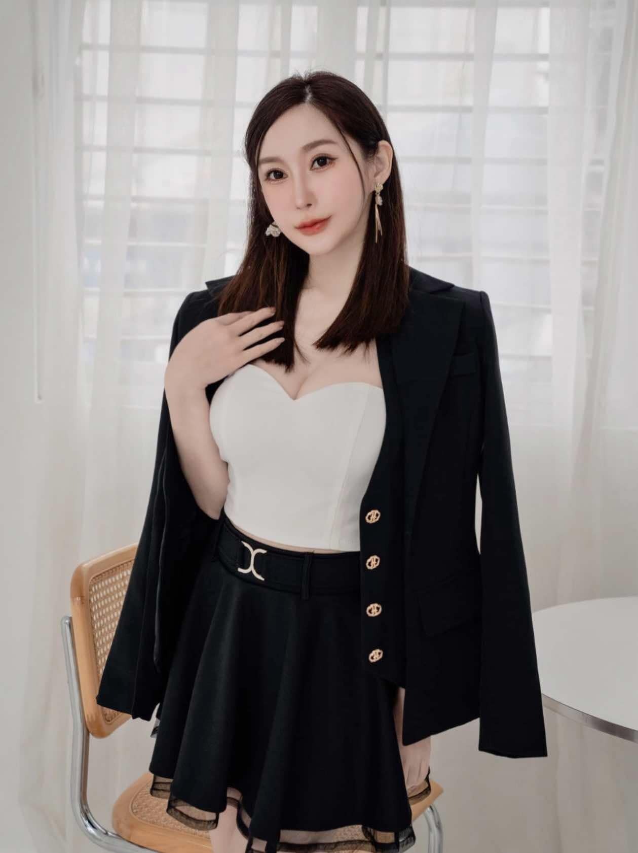 🤍高質感假兩件金釦西裝外套（黑色均碼）