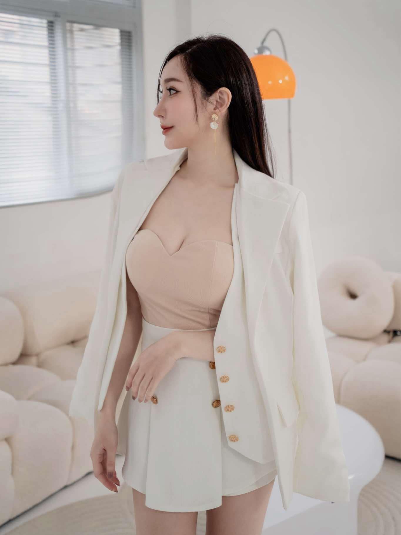 🤍高質感假兩件金釦西裝外套（白色均碼）