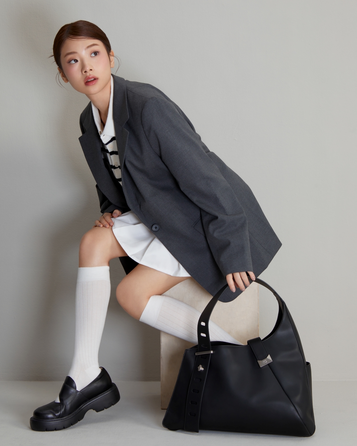 KlassiC. niceynook LOVA 真皮熨斗流浪包 - 黑