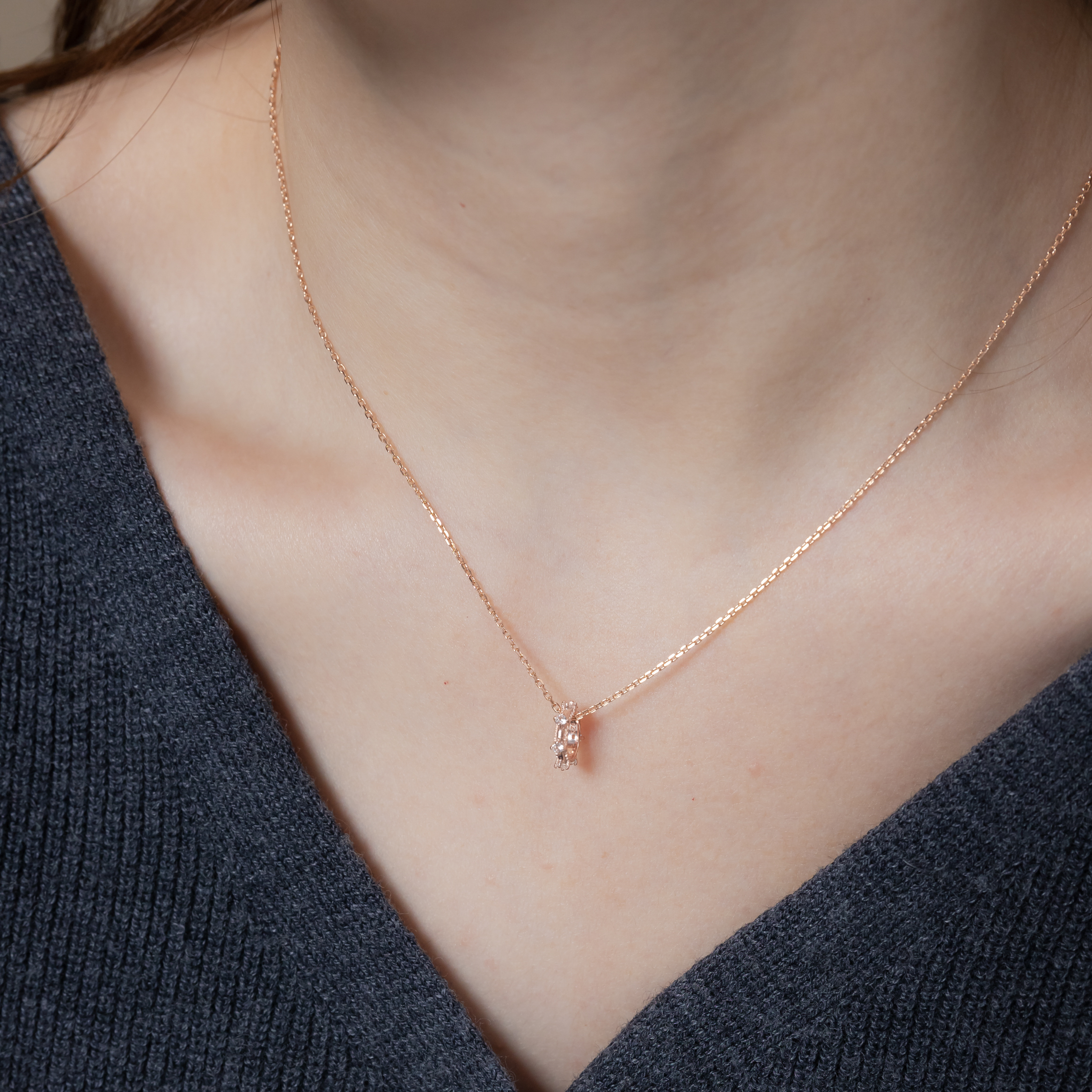 整圈滾邊小四爪白托帕石圈圈串飾