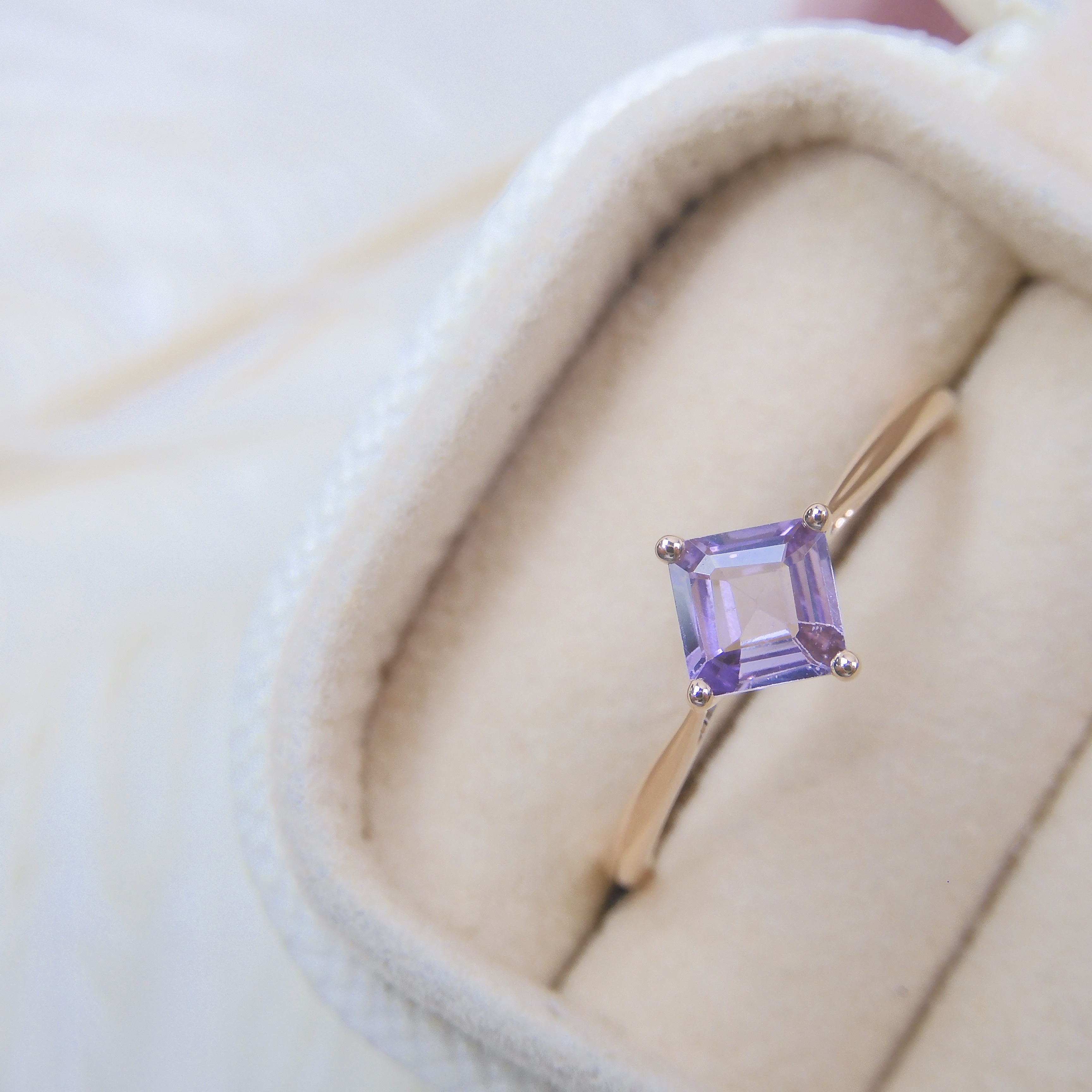 18K金 0.52ct 紫色藍寶石戒指