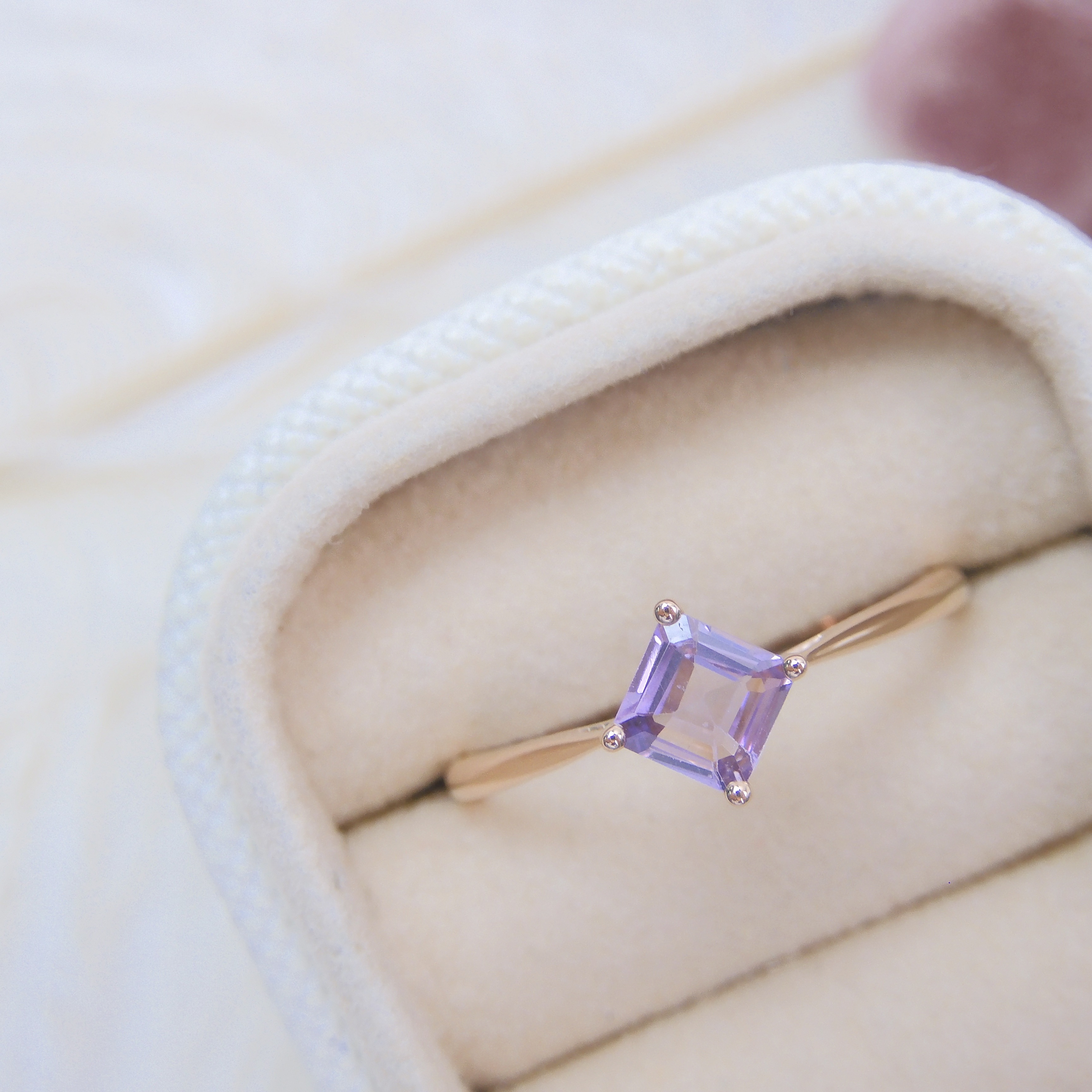 18K金 0.52ct 紫色藍寶石戒指