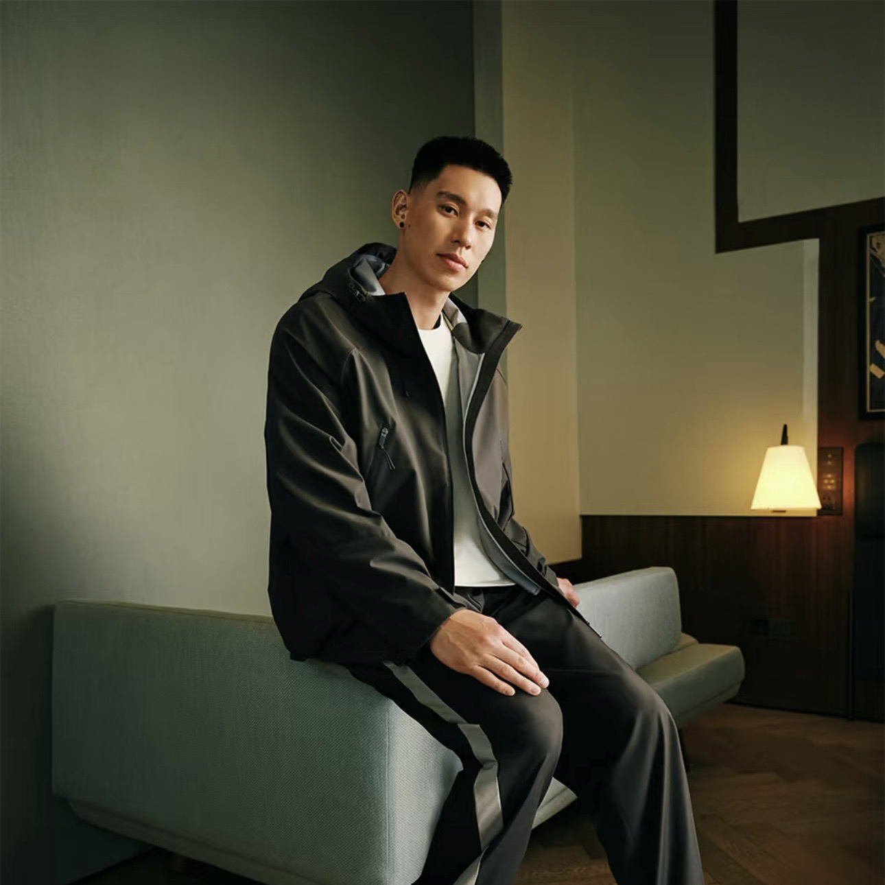 **特價商品售出無退換**男女款 PALLADIUM X JEREMY LIN LINSANITY 林書豪聯名 鉛黑色 印花 防潑水 夾克 防風外套【1011227-061】#PALLADIUMXJEREMYLIN