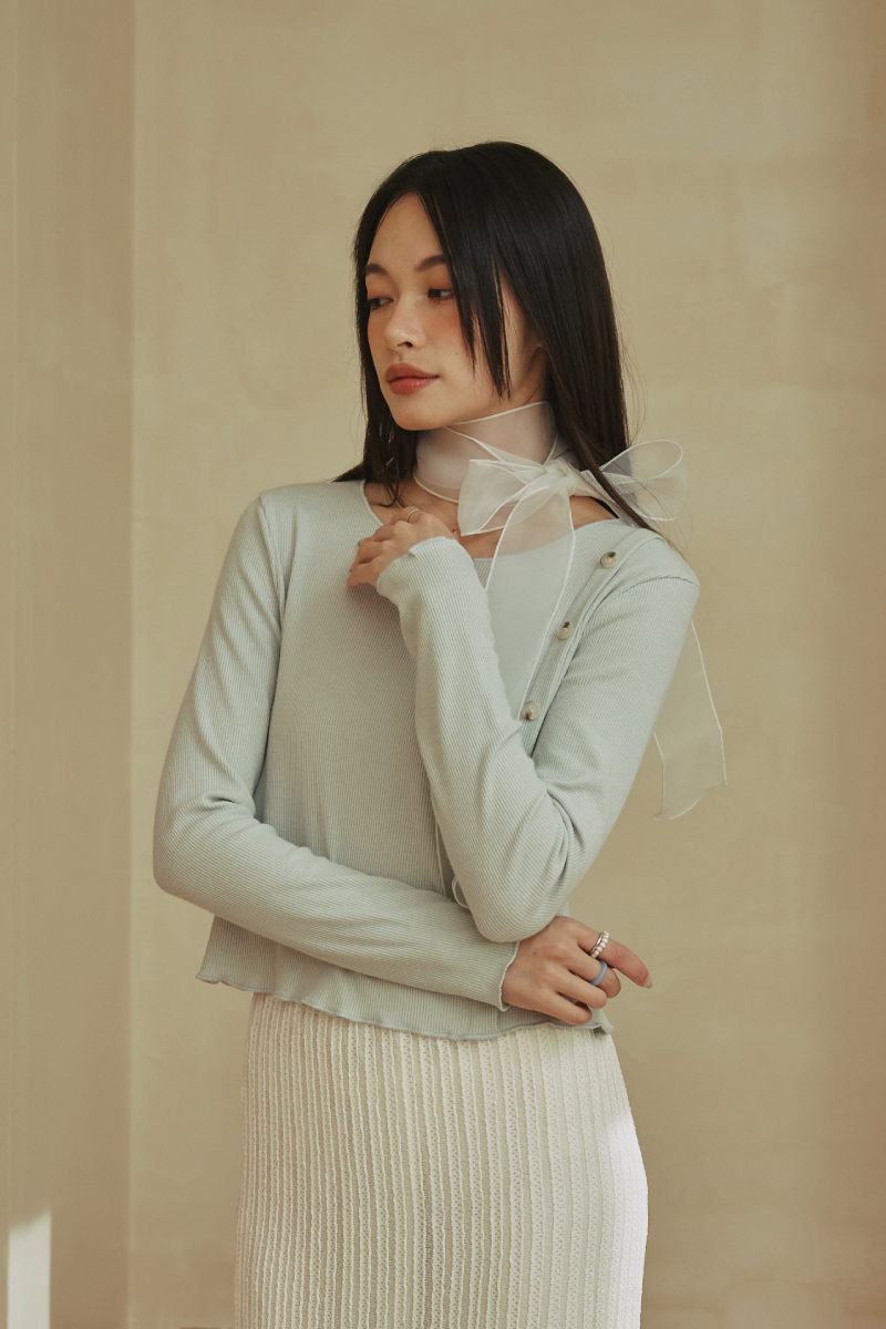 造型側釦坑條木耳邊上衣