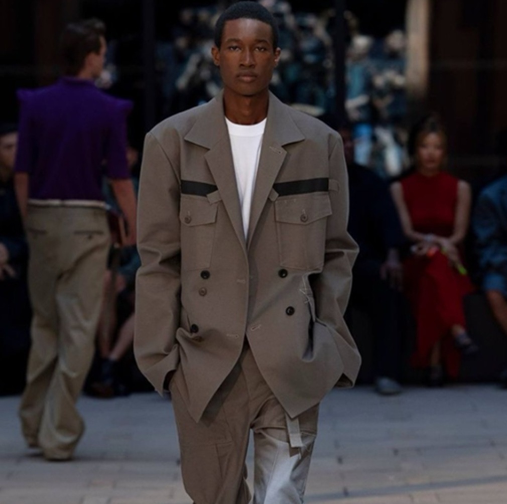 SACAI x WTAPS COTTON BACK SATIN JACKET - BEIGE SIZE L IN STOCK NOW (現貨發售中)