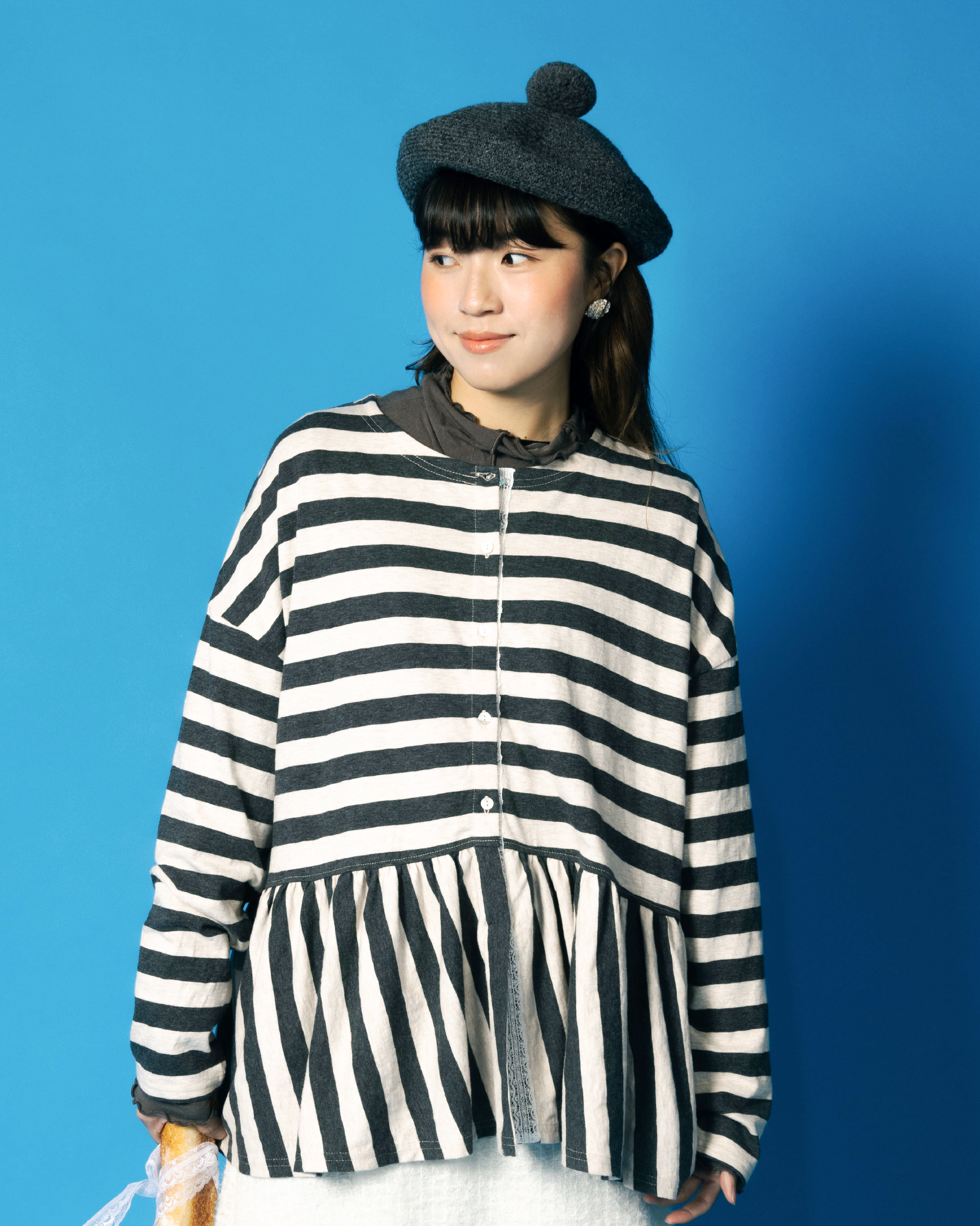 橫間圓領蕾絲襟全開長袖半傘上衣