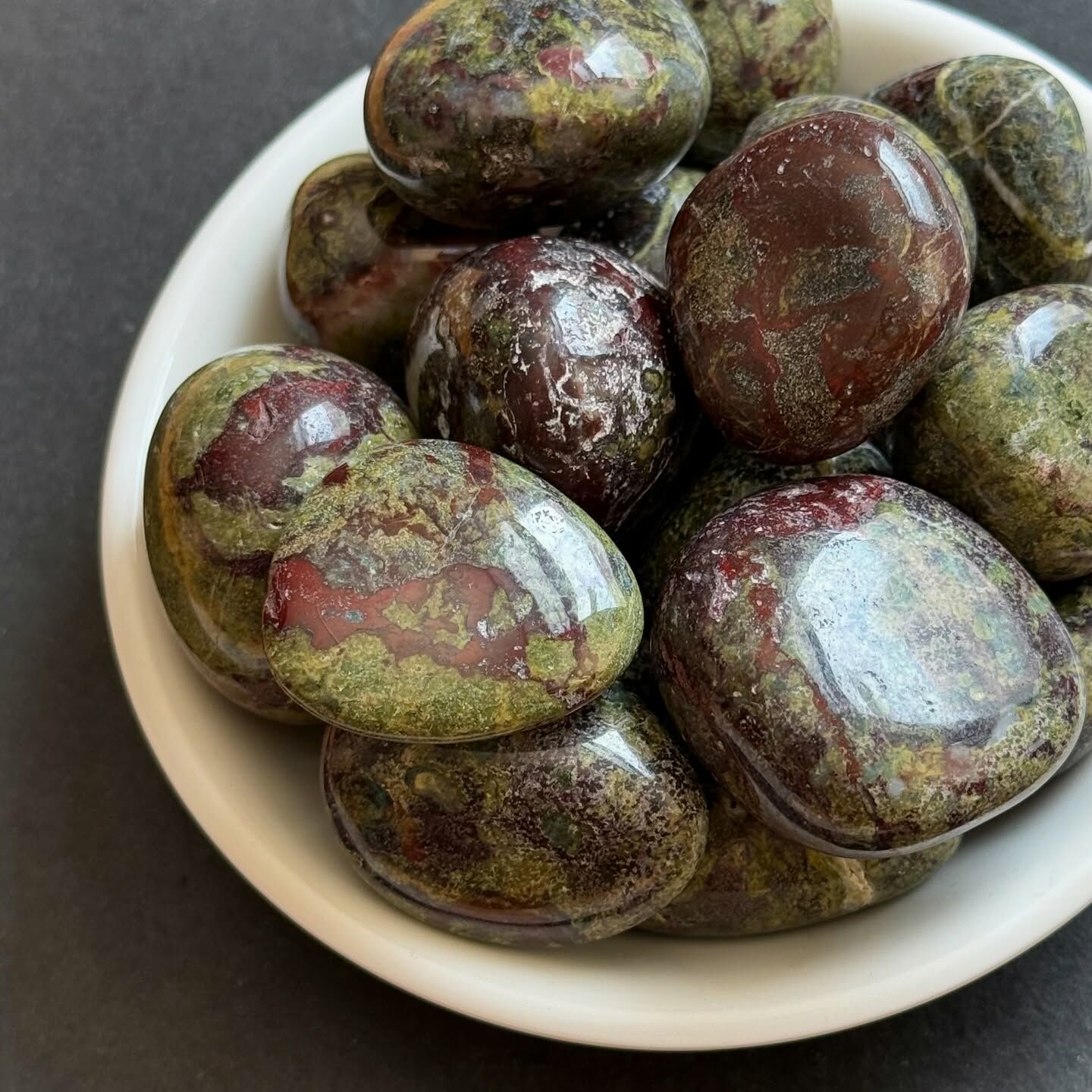 [原石] 龍血石 水晶滾石