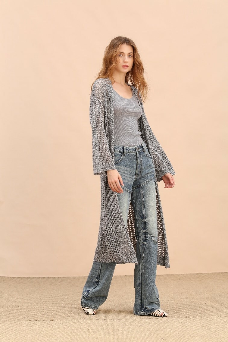 BE10209D1 混色灰空花網格長外披