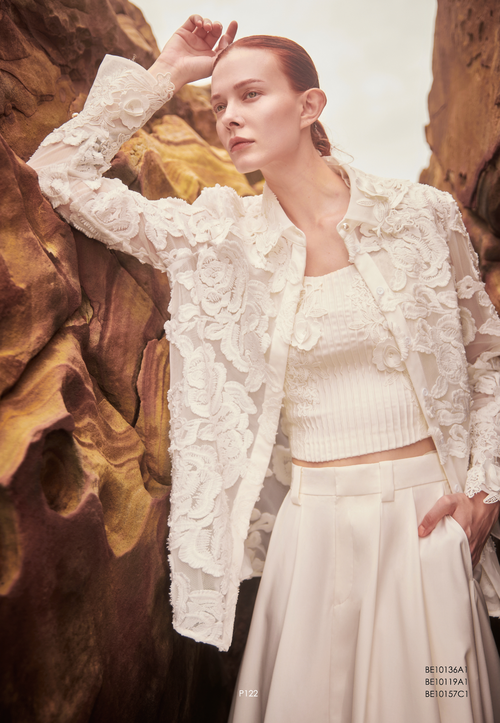 BE10136A1 玫瑰刺繡蕾絲襯衫