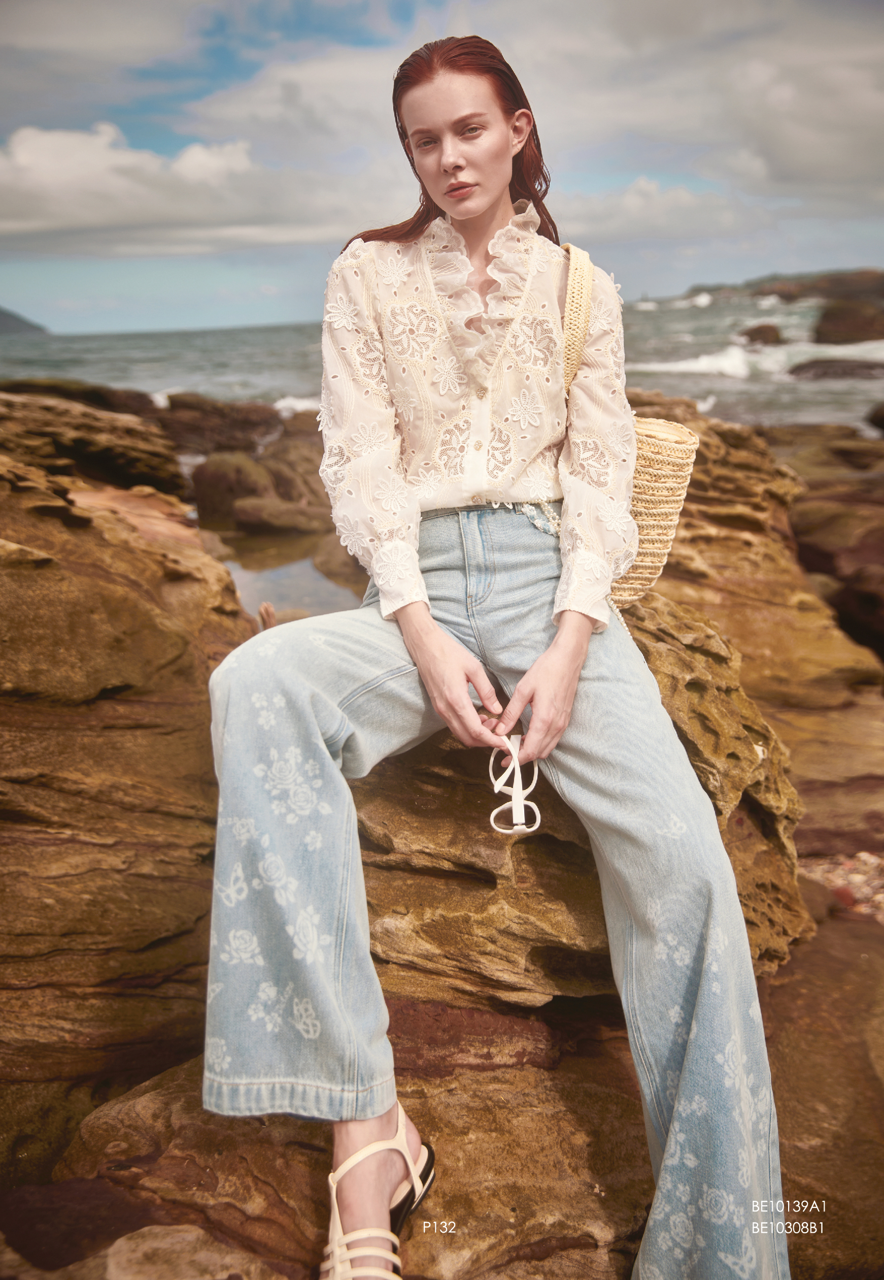 BE10139A1 棉薄紗刺繡蕾絲荷葉V領襯衫