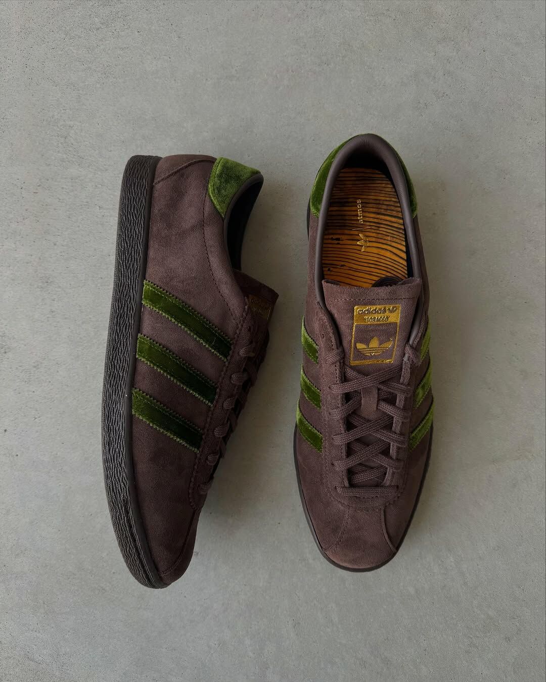 atmos X ADIDAS TOBACCO "Nenrin" 年輪 煙草色 棕色 咖啡色 大地色 棕綠 天鵝絨 男鞋 JR8000 / 預購