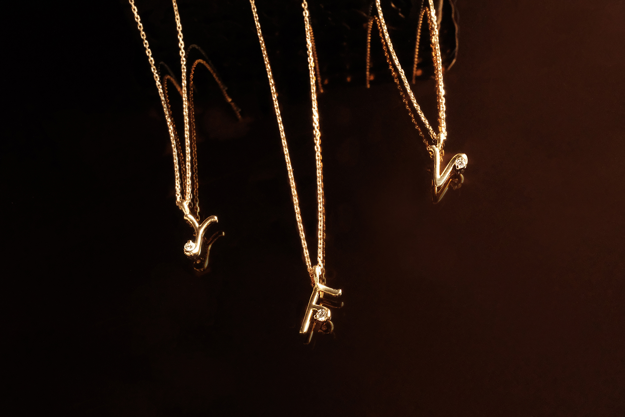 18K 鑽石字母項鍊