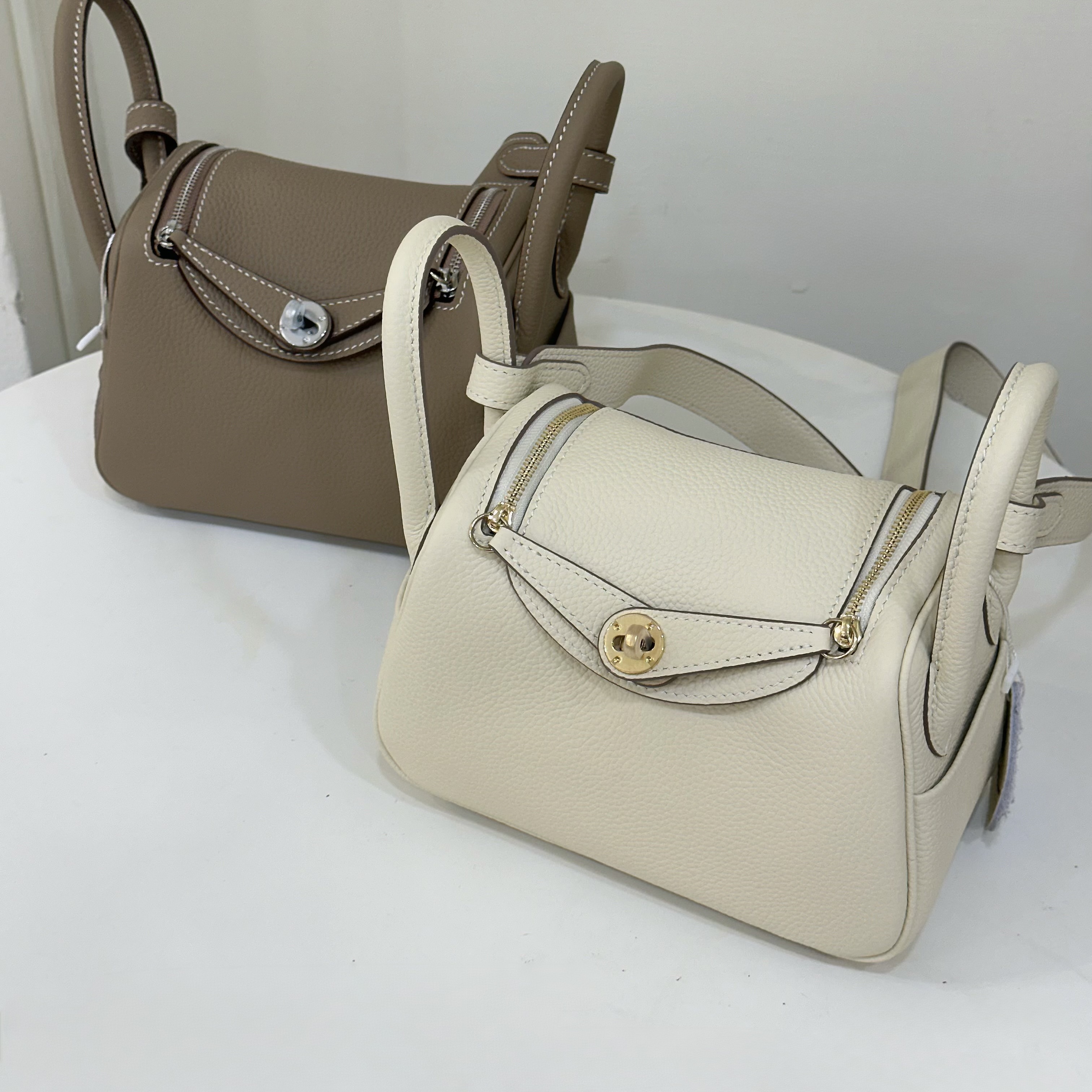 R18真皮鎖釦翻蓋包