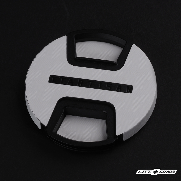 TTArtisan AF 56mm F1.8 鏡頭蓋貼膜展示圖特寫，LIFE+GUARD 質感風格