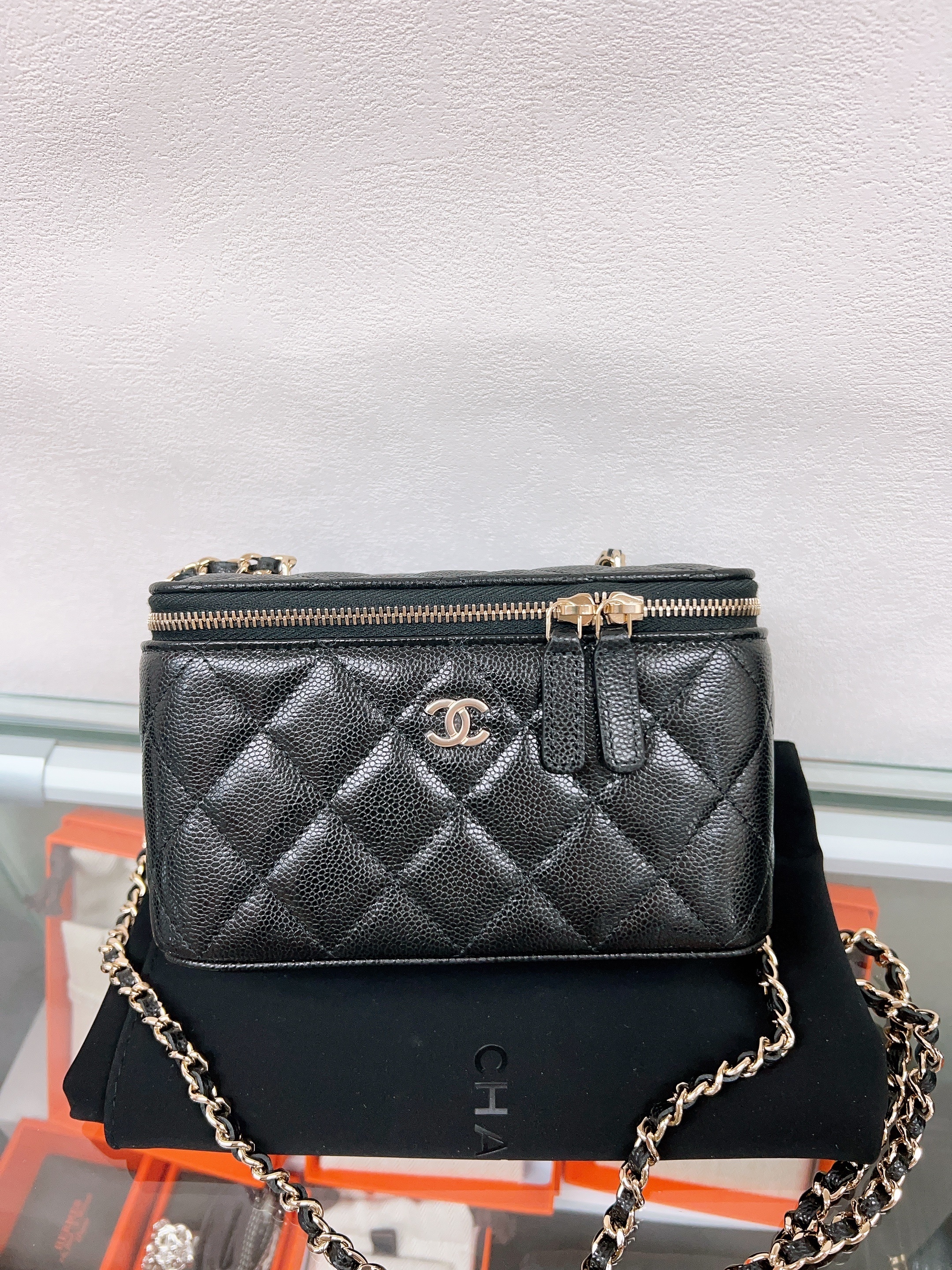 *Unused* Chanel vanity (black caviar GHW)