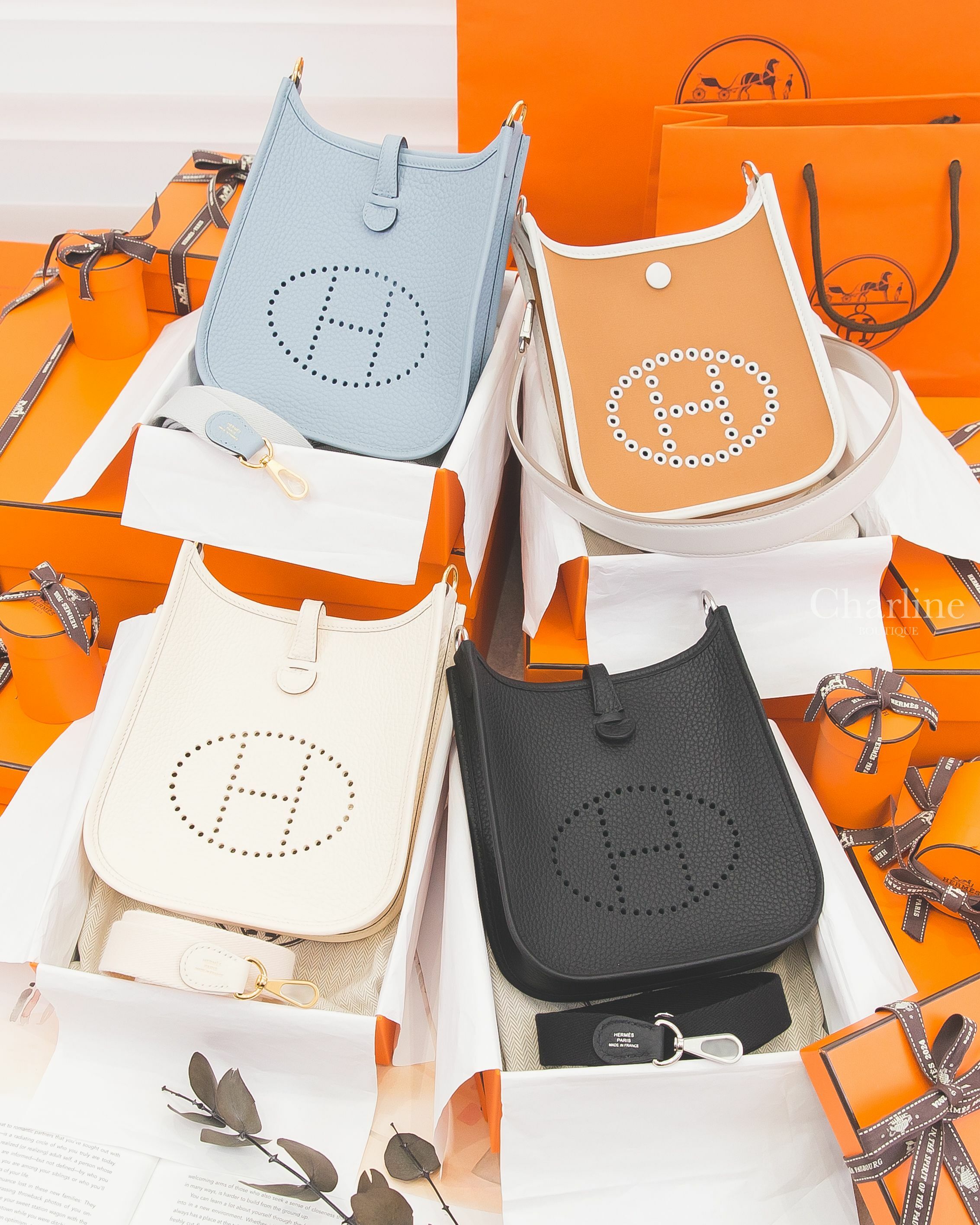 Hermès Evelyne 16cm 亞麻藍金釦珍珠灰背帶二代,Evelyne 16cm 黑色銀釦二代,Evelyne 16cm 奶油白金釦,Neo Evelyne 沙丘棕拼奶灰色銀釦-Charline Boutique 精品代購