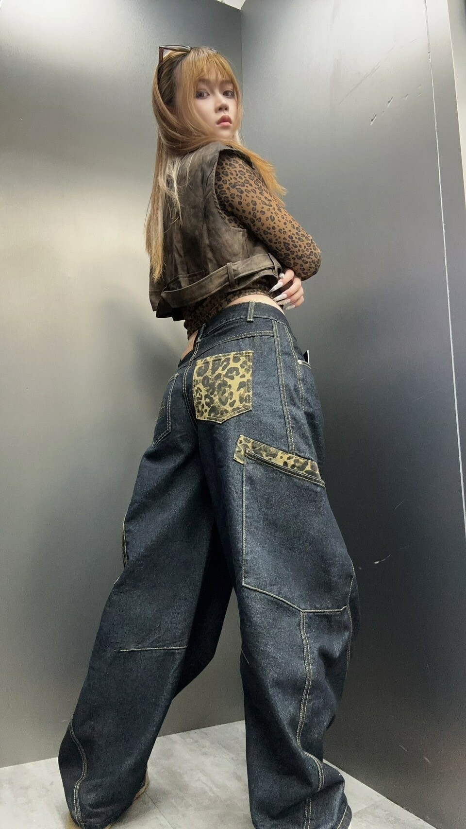 拚豹牛仔彎刀褲