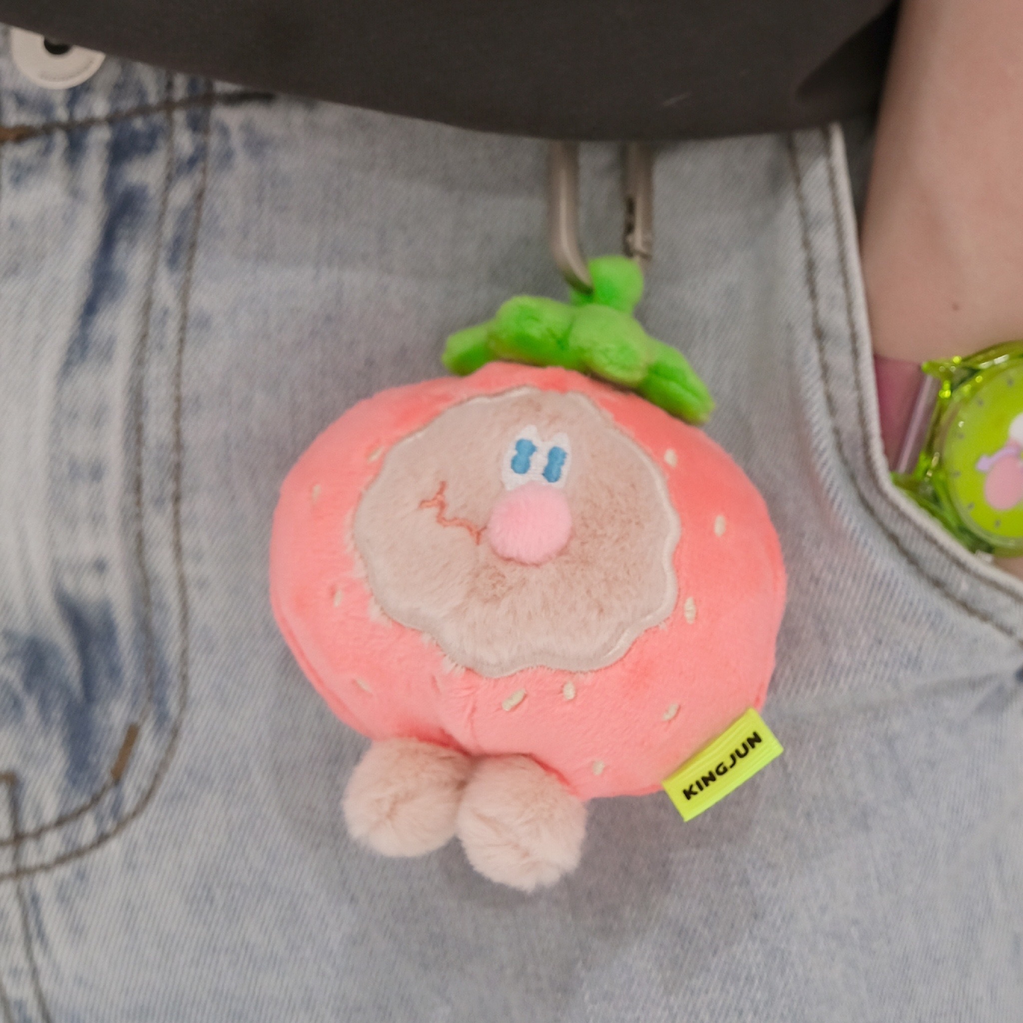 Kingjun｜絨毛吊飾｜蠢兔草莓｜經典款
