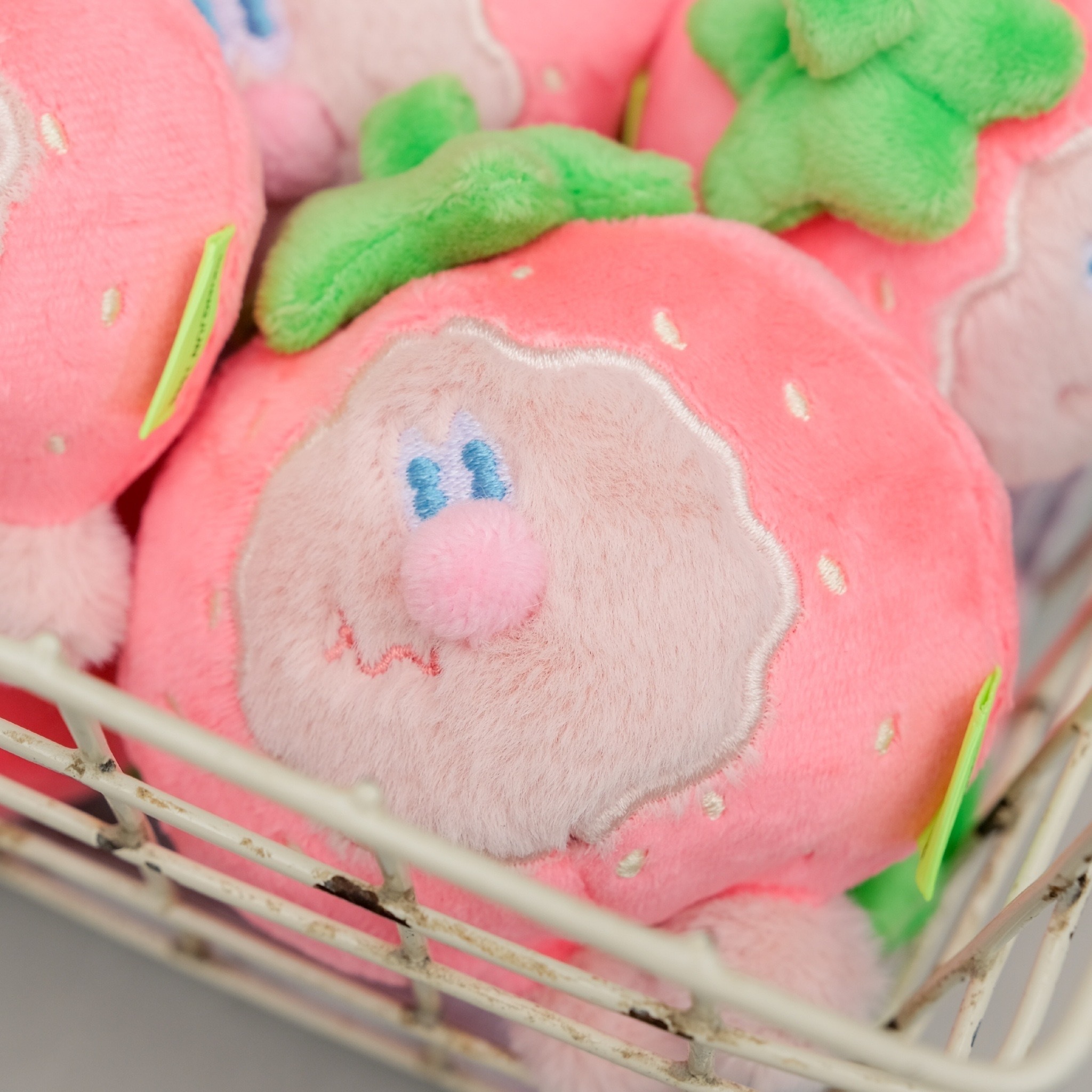 Kingjun｜絨毛吊飾｜蠢兔草莓｜經典款