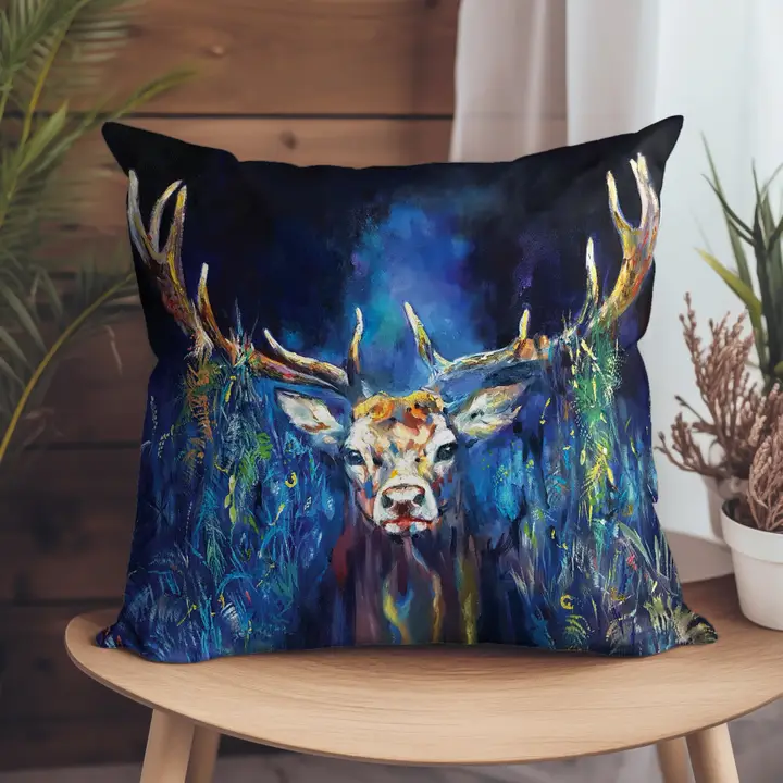 WRAPTIOUS｜手工抱枕｜  藍色放牧雄鹿