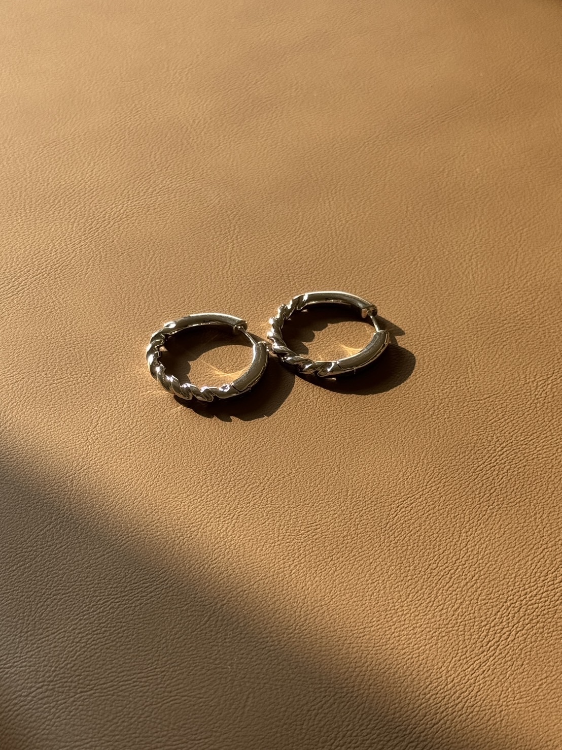 半旋繞圓環耳環*少量現貨