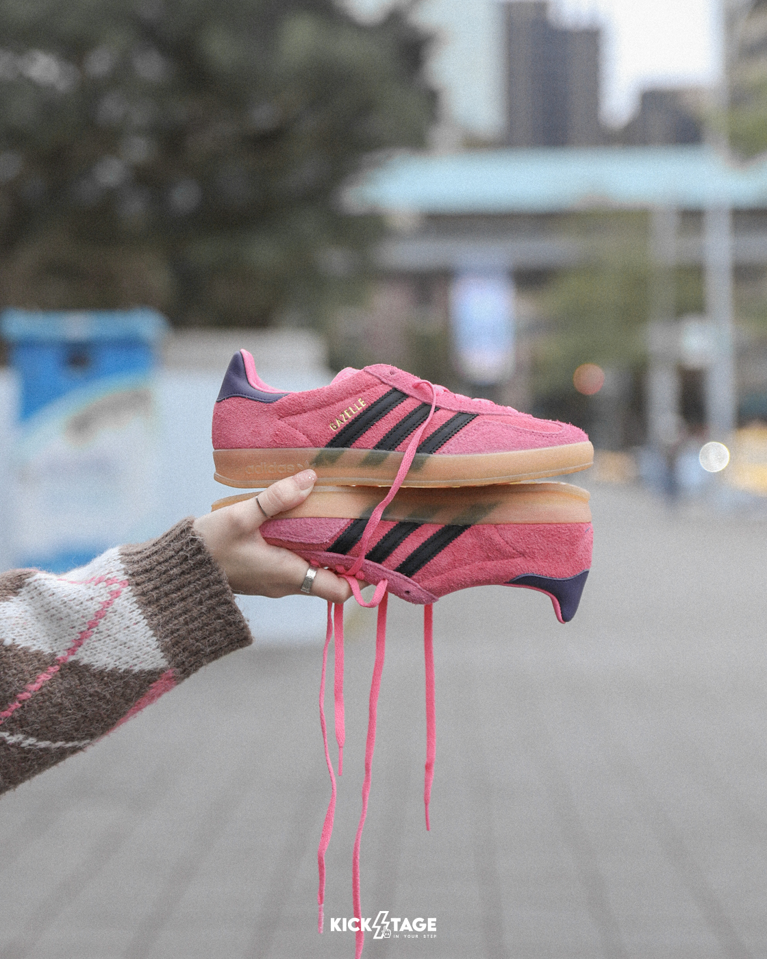 女鞋 ADIDAS GAZELLE INDOOR W 桃粉 麂皮 焦糖底 德訓鞋 休閒鞋【IE7002】