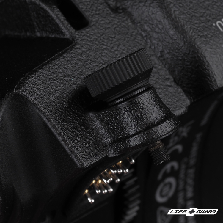 LIFE+GUARD 黑色砂紋風格，Canon PZ-E2 電動變焦轉接器貼膜特寫